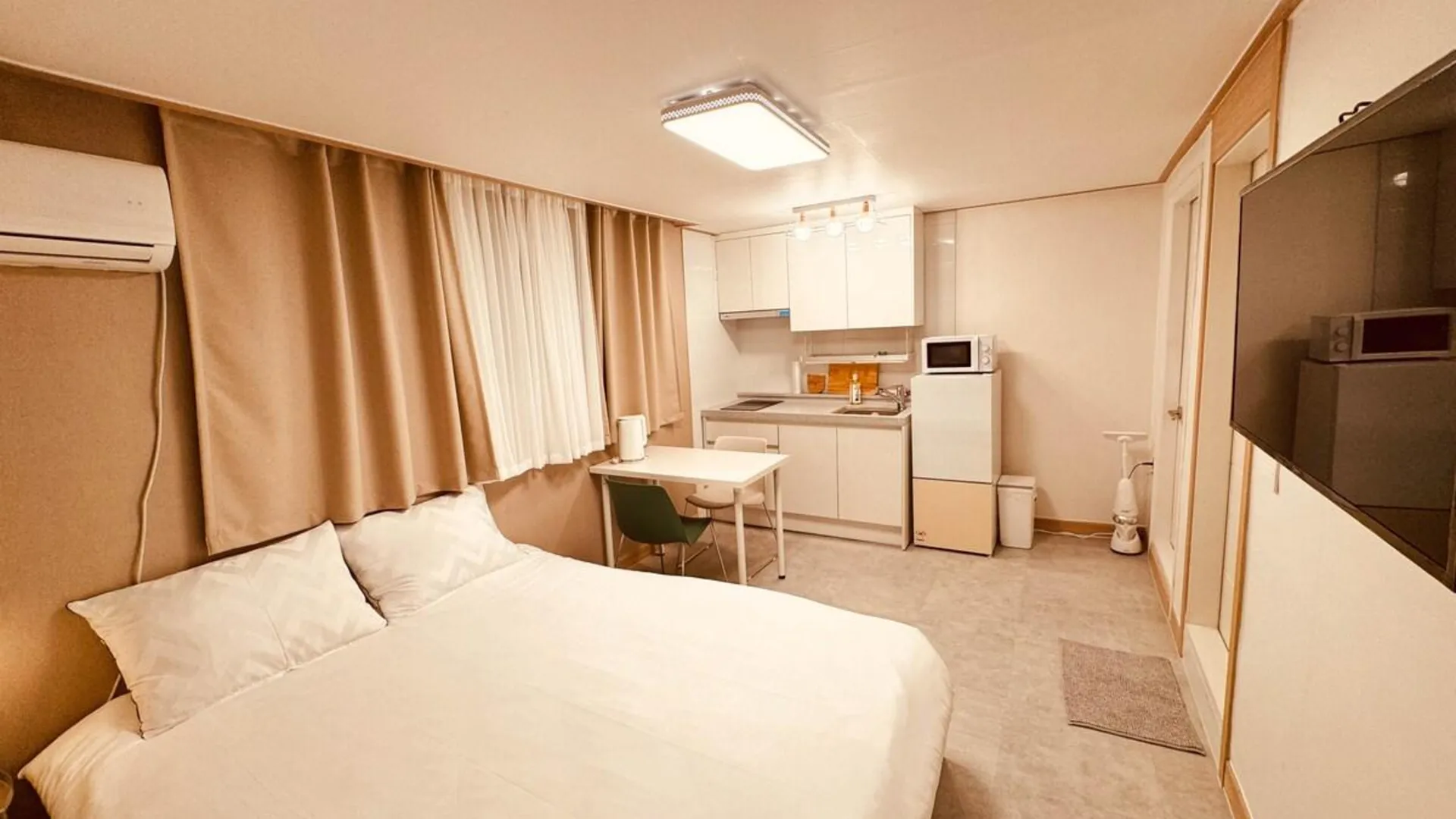 서울 J107 #신규 오픈 #홍대입구6번출구 도보 3분거리#감각적인 숙소 2성급 싱글룸 스위트룸