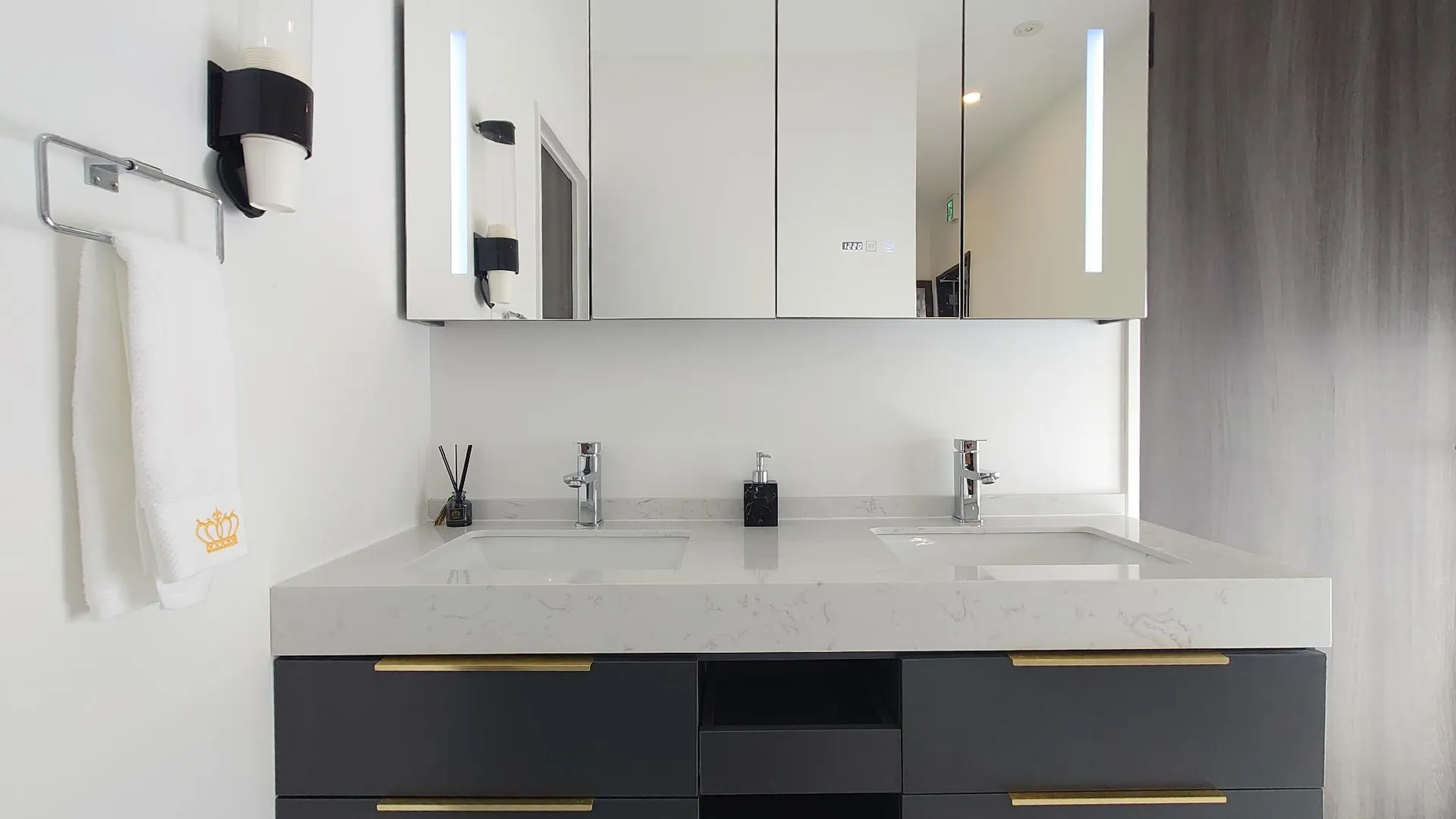 오키나와 본섬 가데나의 빌라 (170m², 침실 4개, 프라이빗 욕실 2개) 5성급 싱글룸 외관