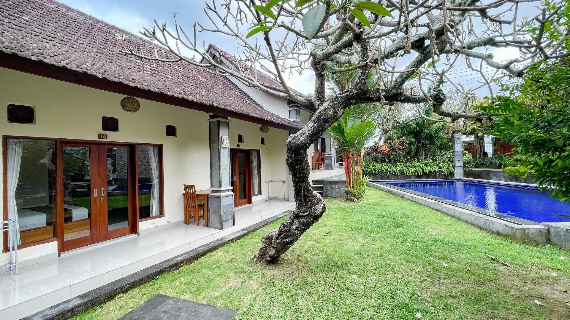 발리 어반뷰 호텔 릴리스 첨파카 마스 게스트하우스 3성급 호텔 레스토랑