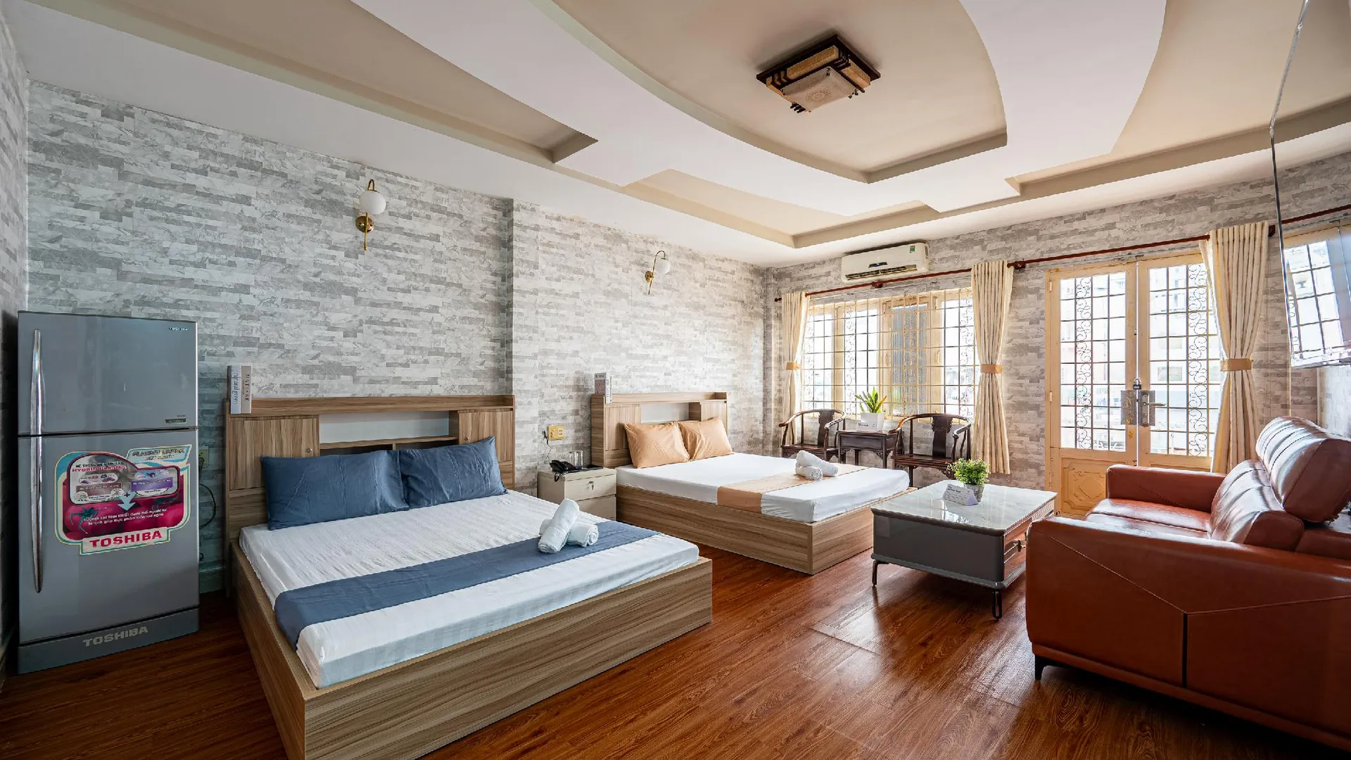 호치민 호앙롱 호텔 바이 코즈럼 2성급 호텔 스위트룸