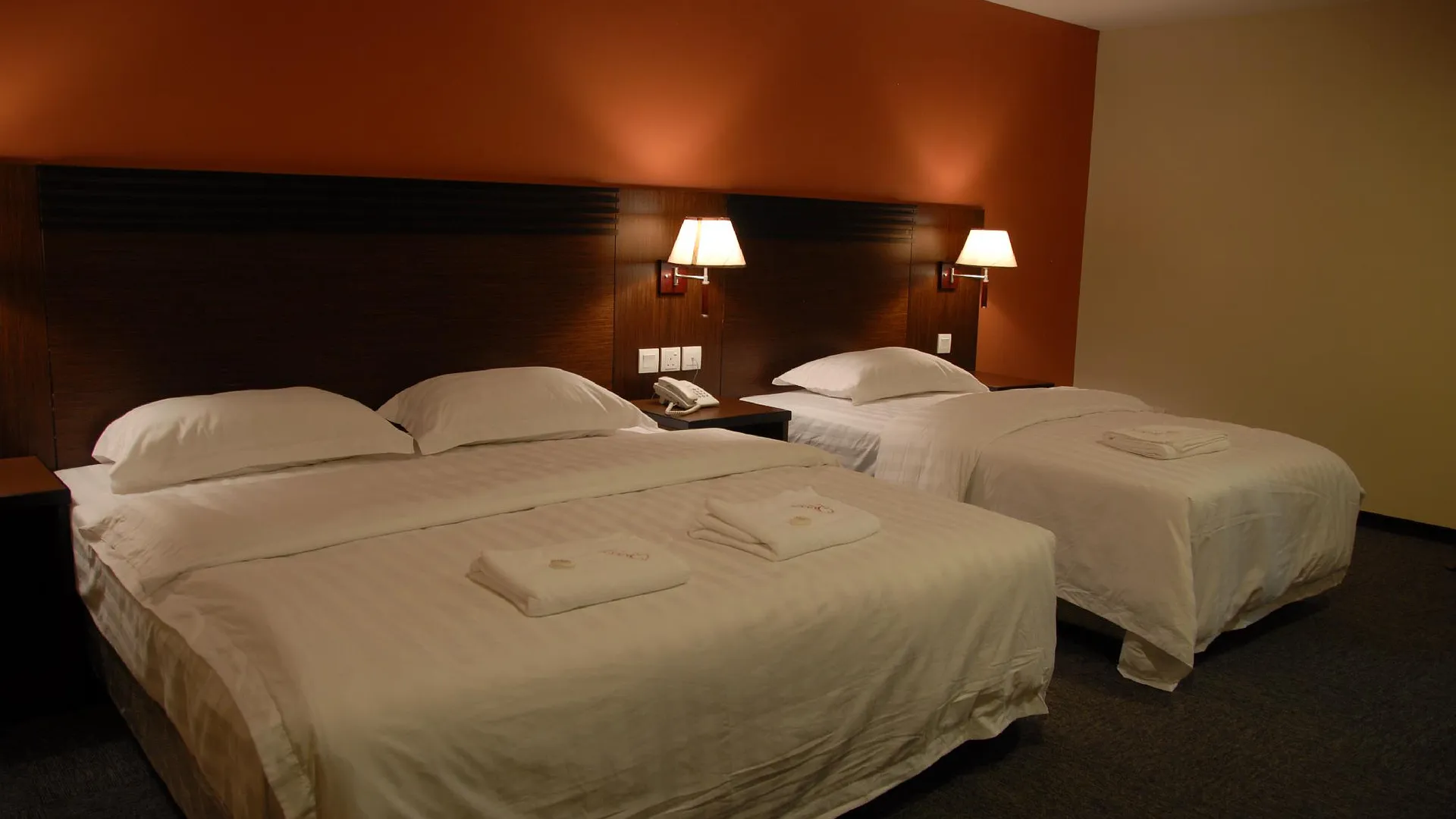 케닌가우 퀸 호텔 2성급 호텔 스위트룸