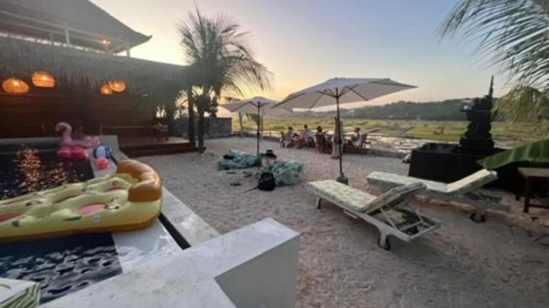 발리 더 쿠부 221 체닝안 1성급 호텔 수영장