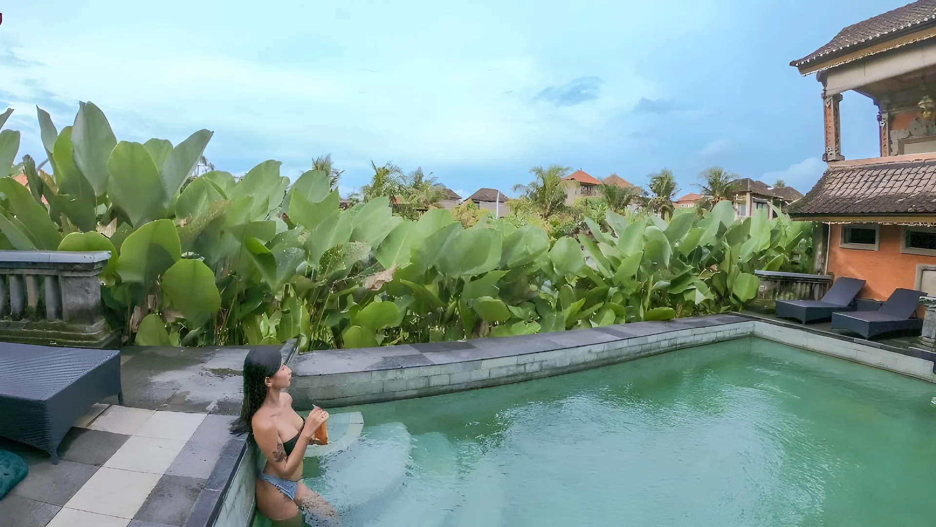 발리 히비스커스 코티지 5성급 게스트하우스 수영장