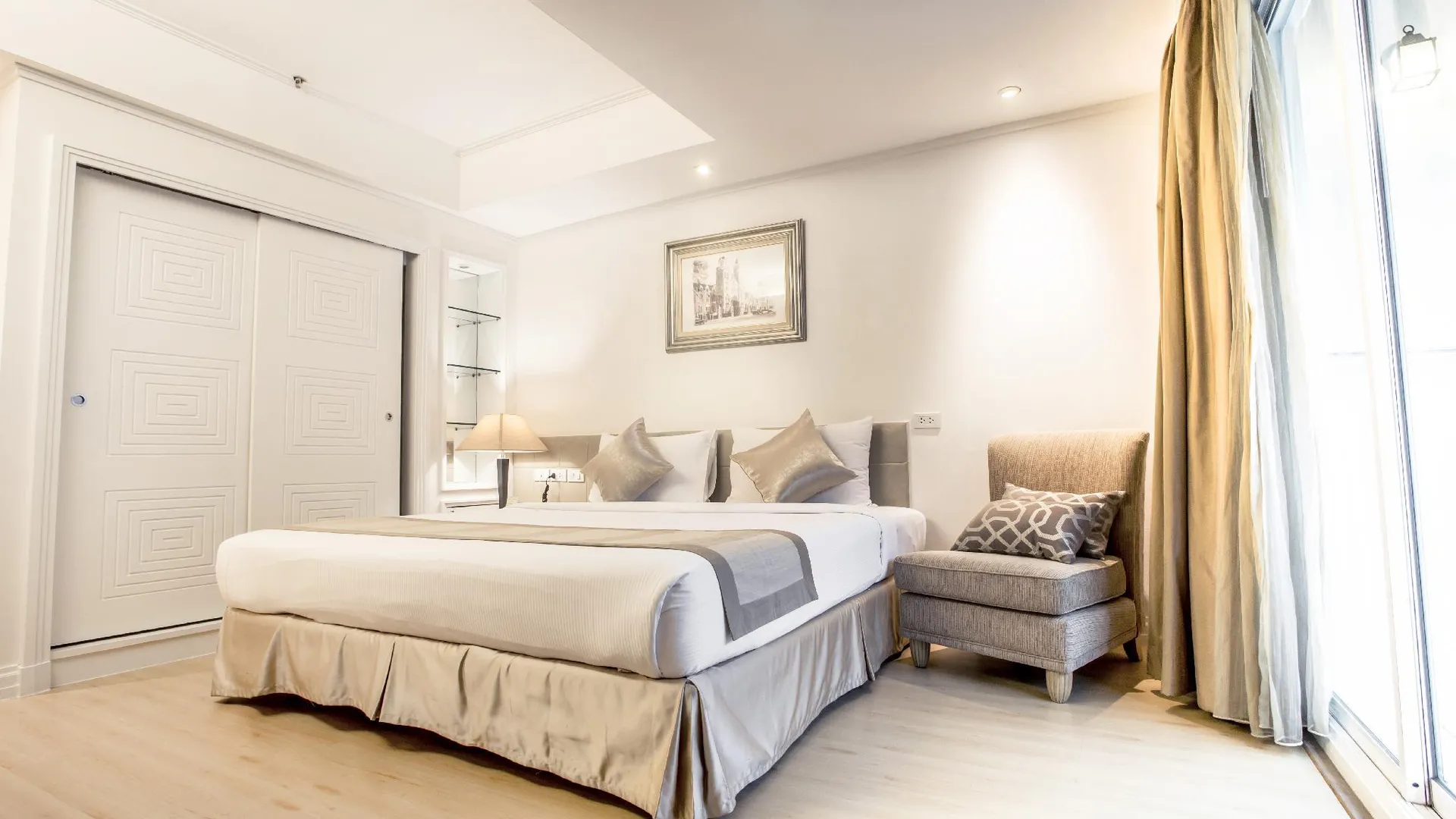 방콕 호프 랜드 호텔 수쿰빗 24 4성급 호텔 스위트룸