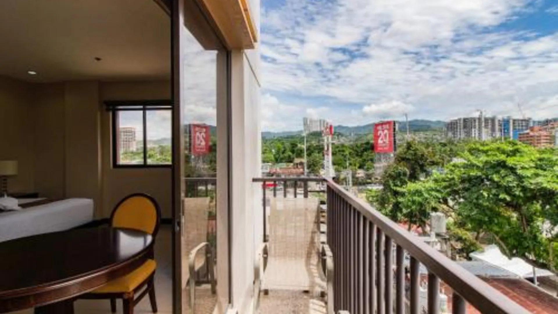 세부 메인 호텔 앤 스위트 3성급 호텔 외관