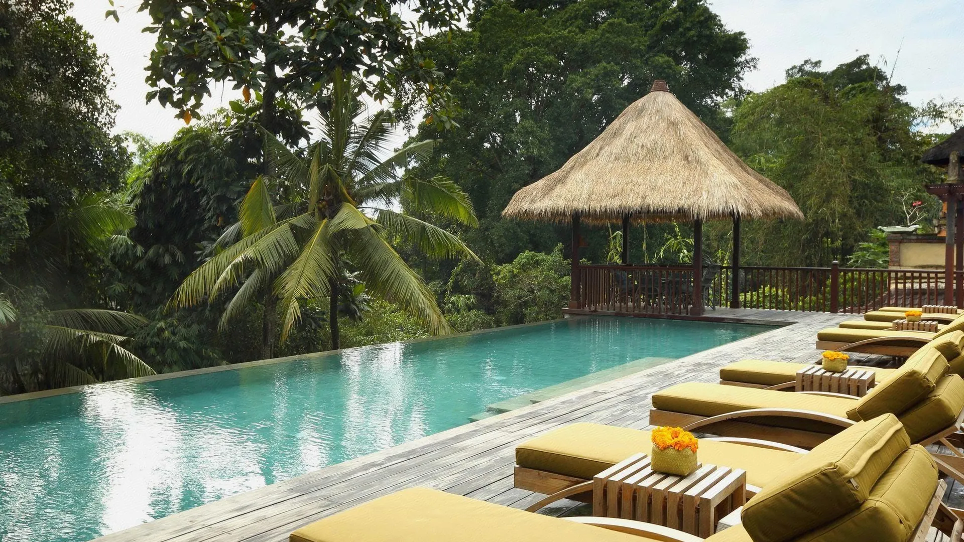 발리 아디와나 리조트 젬바완 4성급 호텔 객실