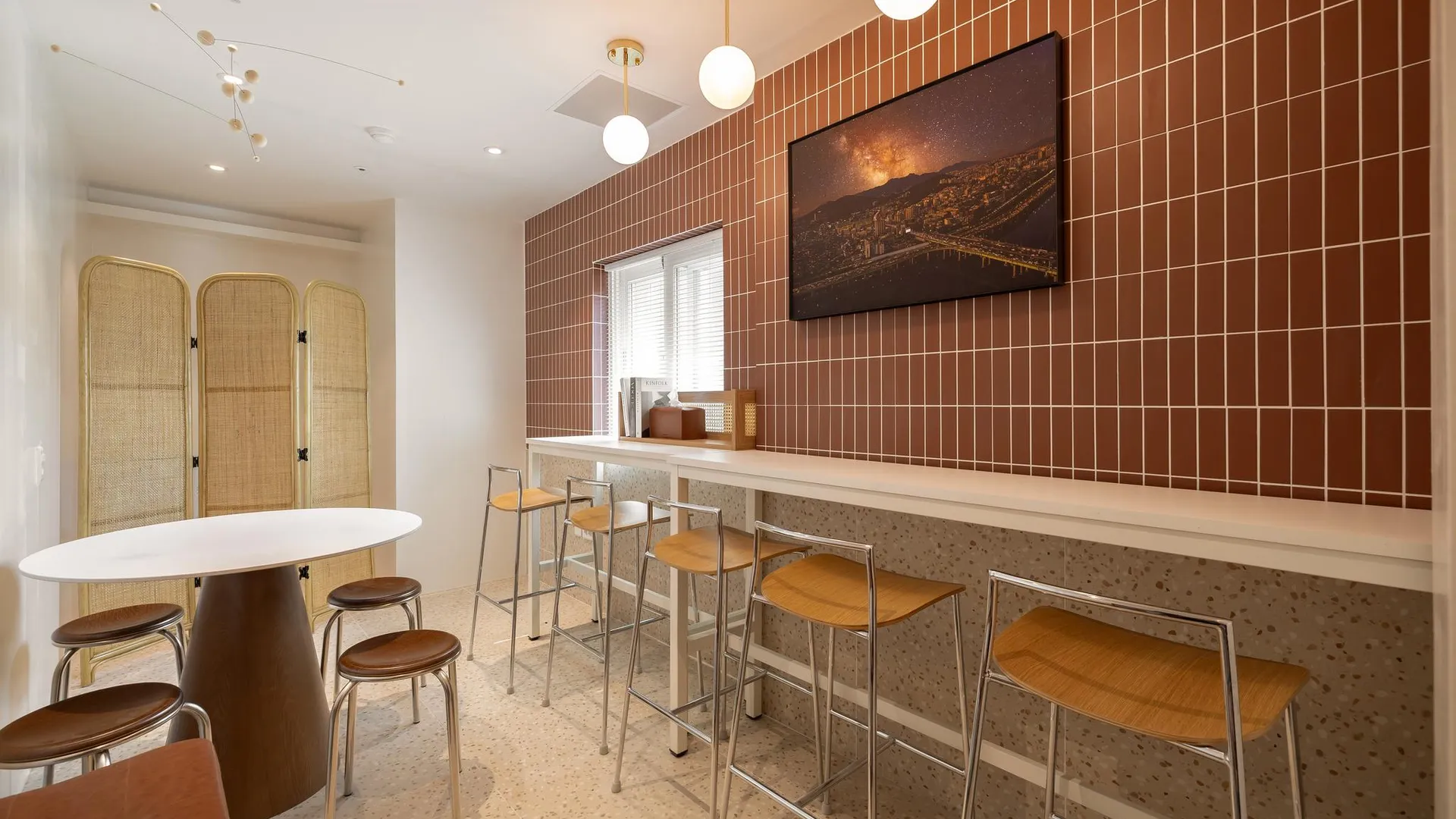 서울 슬로우온 홍대 1성급 호텔 로비