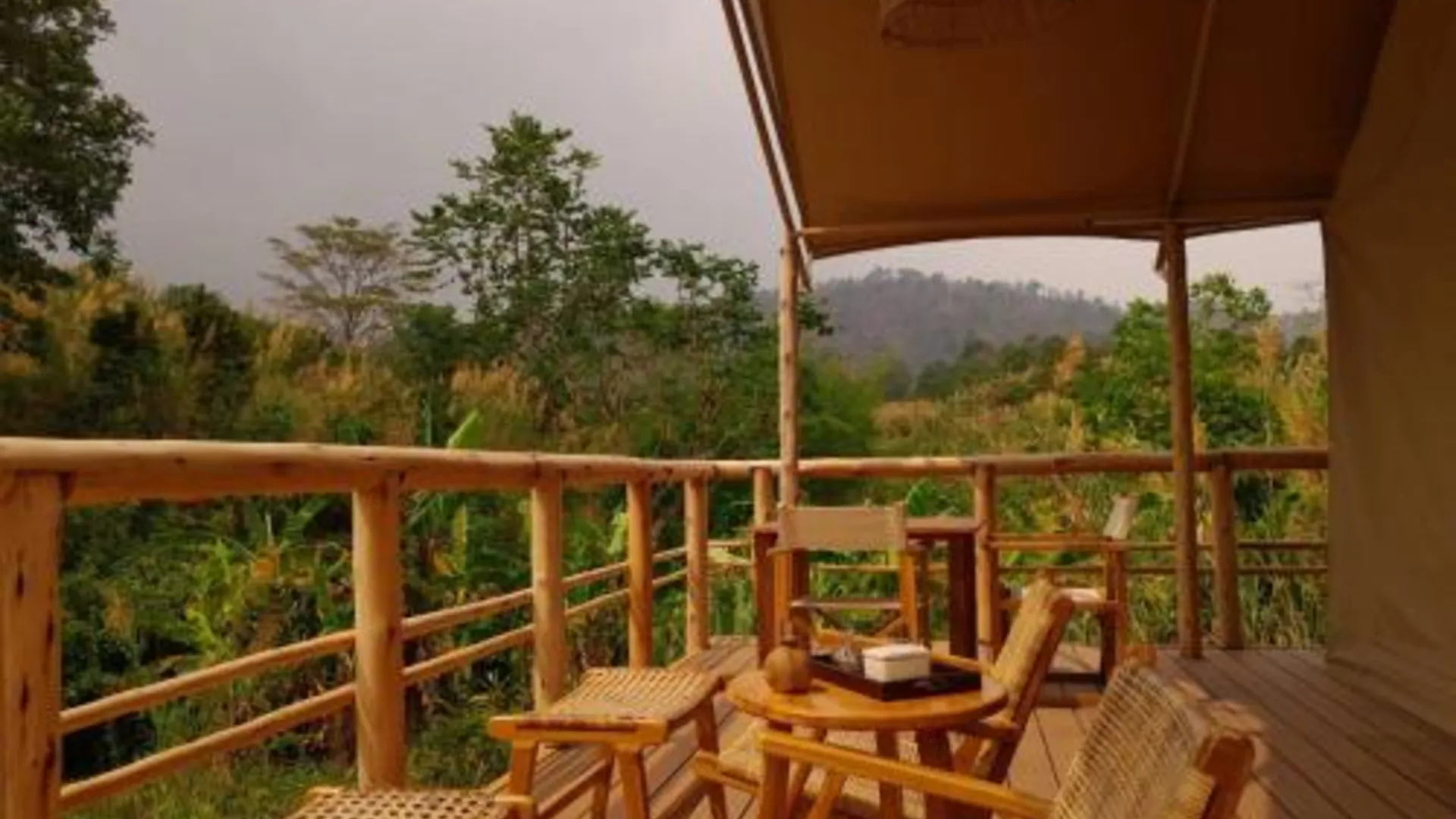 치앙라이 Tantawan Tented camp 5성급 게스트하우스 레스토랑