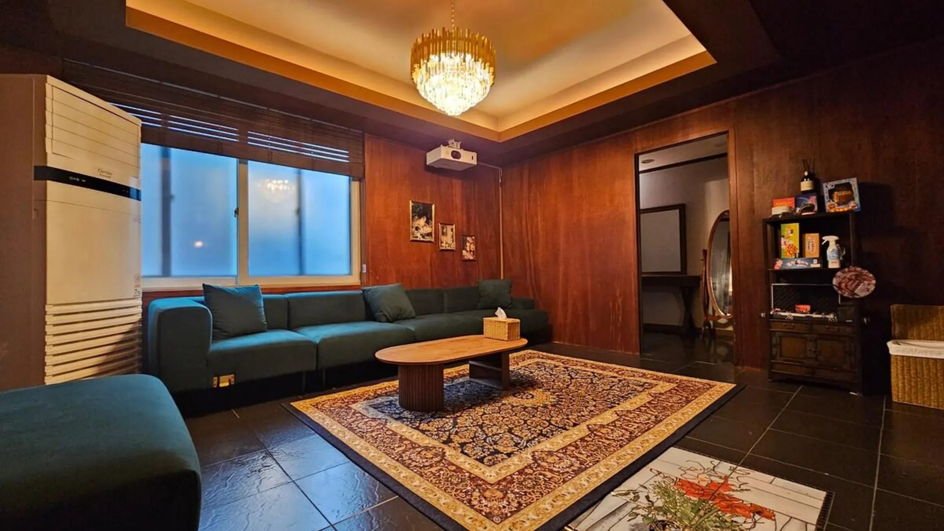 서울 Hongdae [홍대 메인거리] 유니크한 인테리어, 넓은 공간, 외국인 전용숙소 4성급 게스트하우스 로비