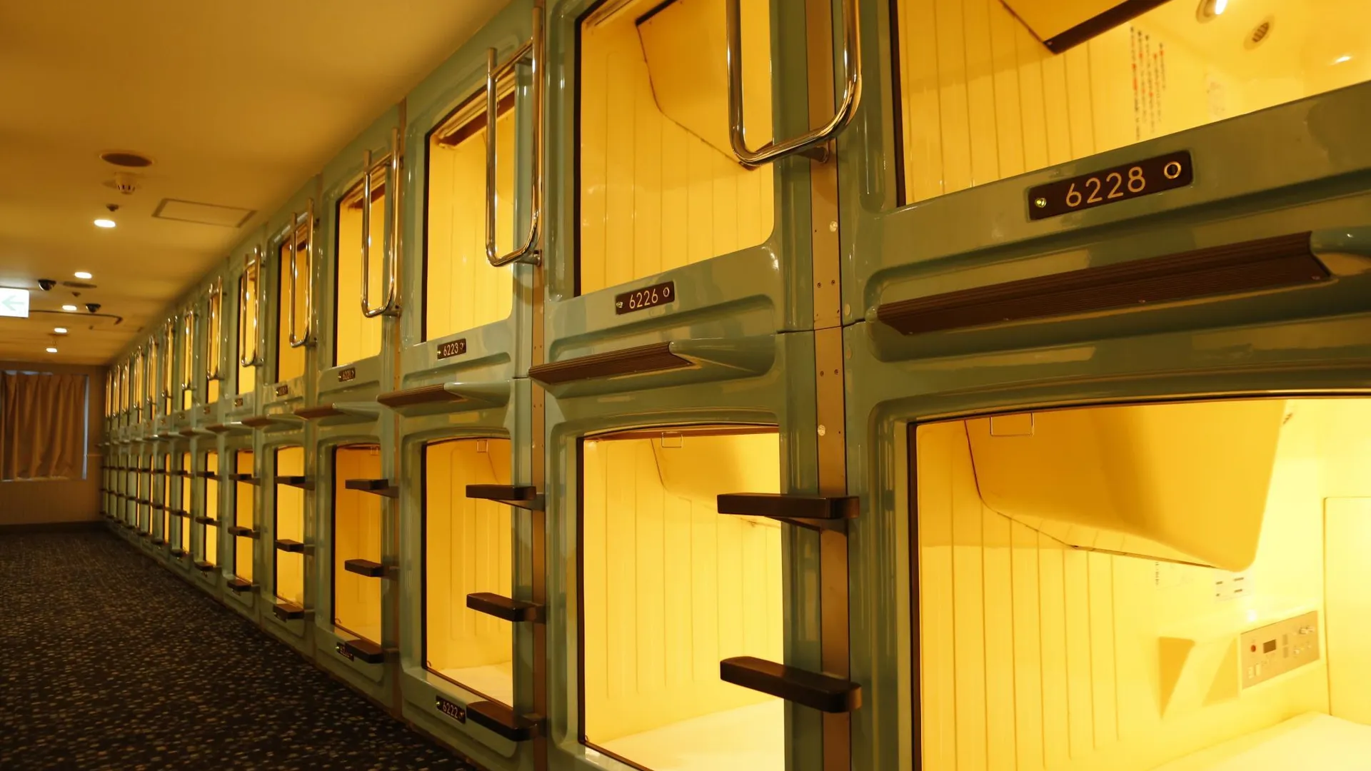 도쿄 / 동경 신주쿠 쿠야쿠쇼마에 캡슐 호텔 1성급 호텔 객실