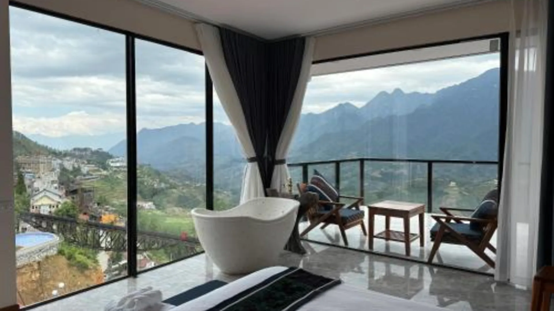 사파 라도 2 홈스테이 앤 커피 4성급 게스트하우스 로비