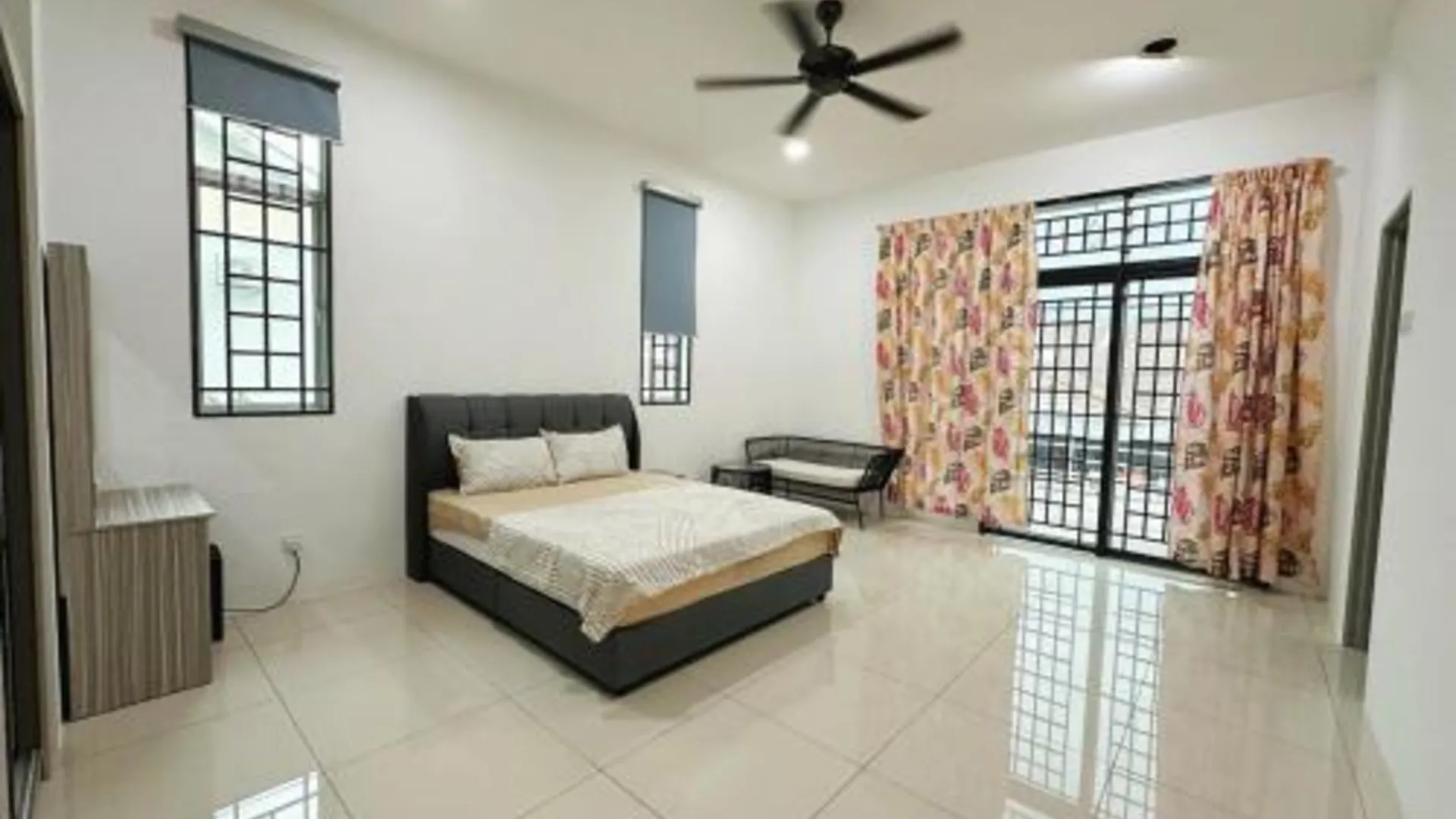 이포 캄풍 자와의 빌라 (3000m², 침실 4개, 프라이빗 욕실 4개) 3성급 게스트하우스 스위트룸