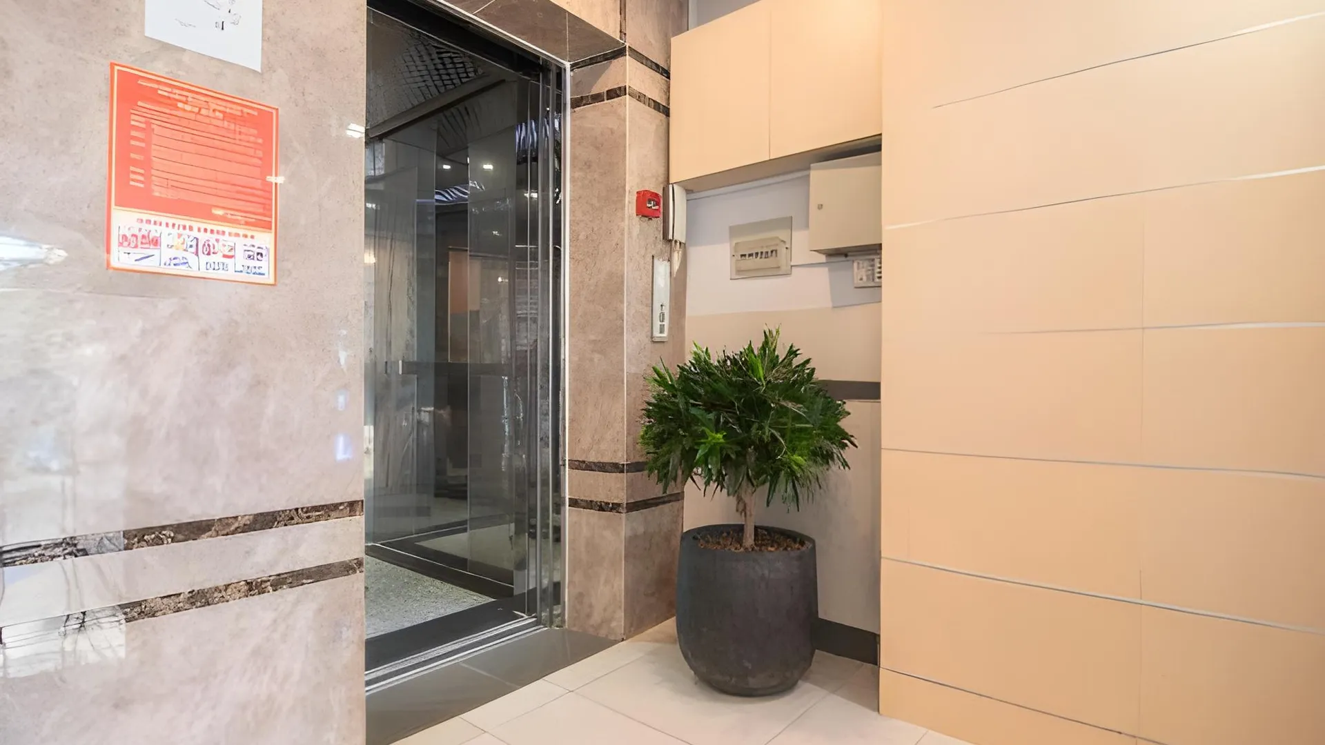 호치민 빈 빈 호텔 5 - 니어 롯데마트 D7 3성급 호텔 외관