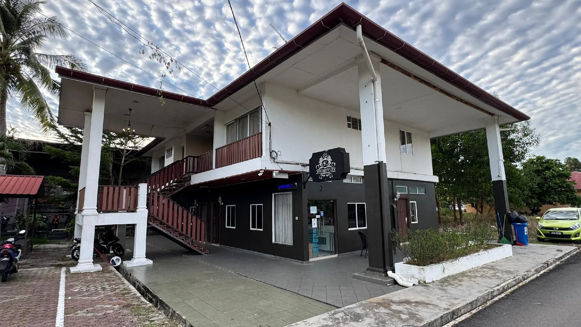 바투 파핫 Kesuma Villa Exclusive Stay  3성급 게스트하우스 수영장