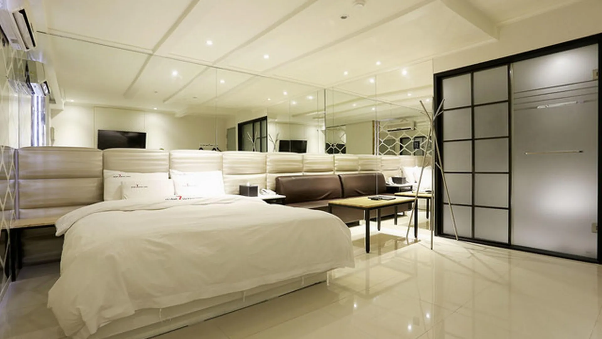 시흥 시흥 세븐헤르츠 호텔 스위트룸