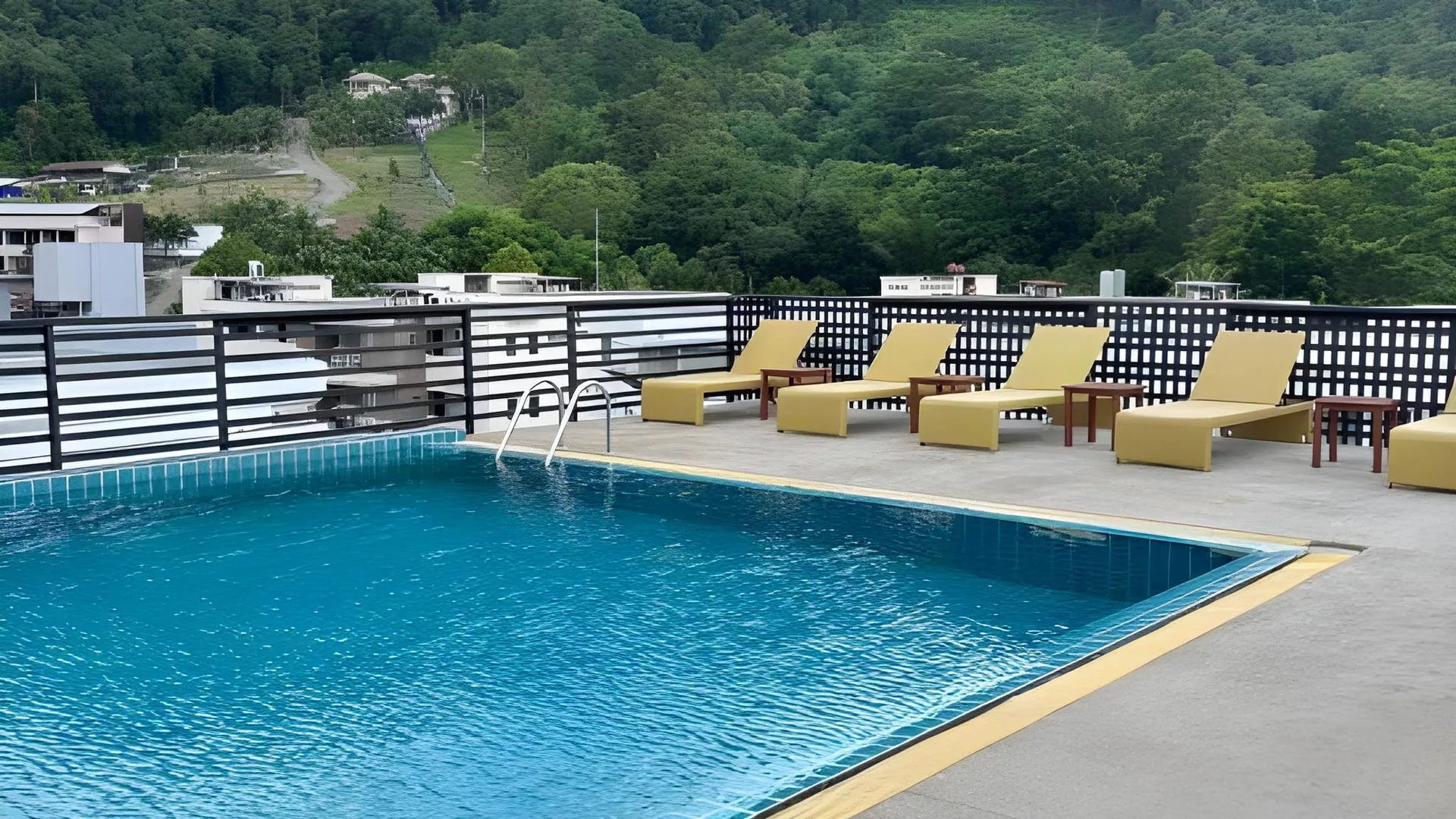 푸켓 더 크리스 리조트 호텔 4성급 호텔 전망