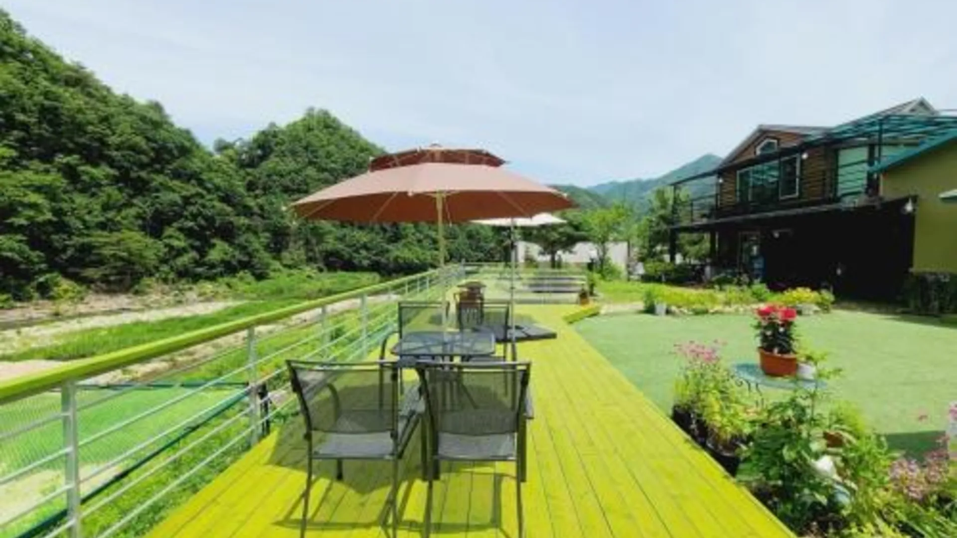 가평 초록정원 계곡 독채 펜션 3성급 게스트하우스 로비