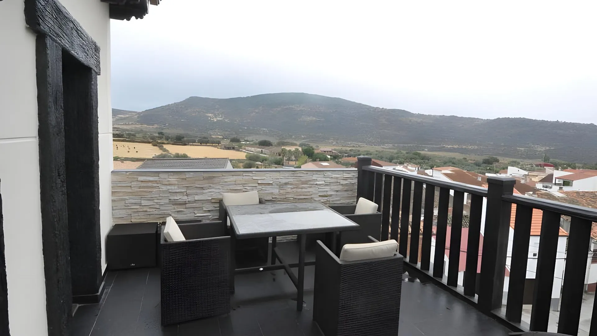 플라센샤 Via Caparra Superior 4성급 게스트하우스 외관