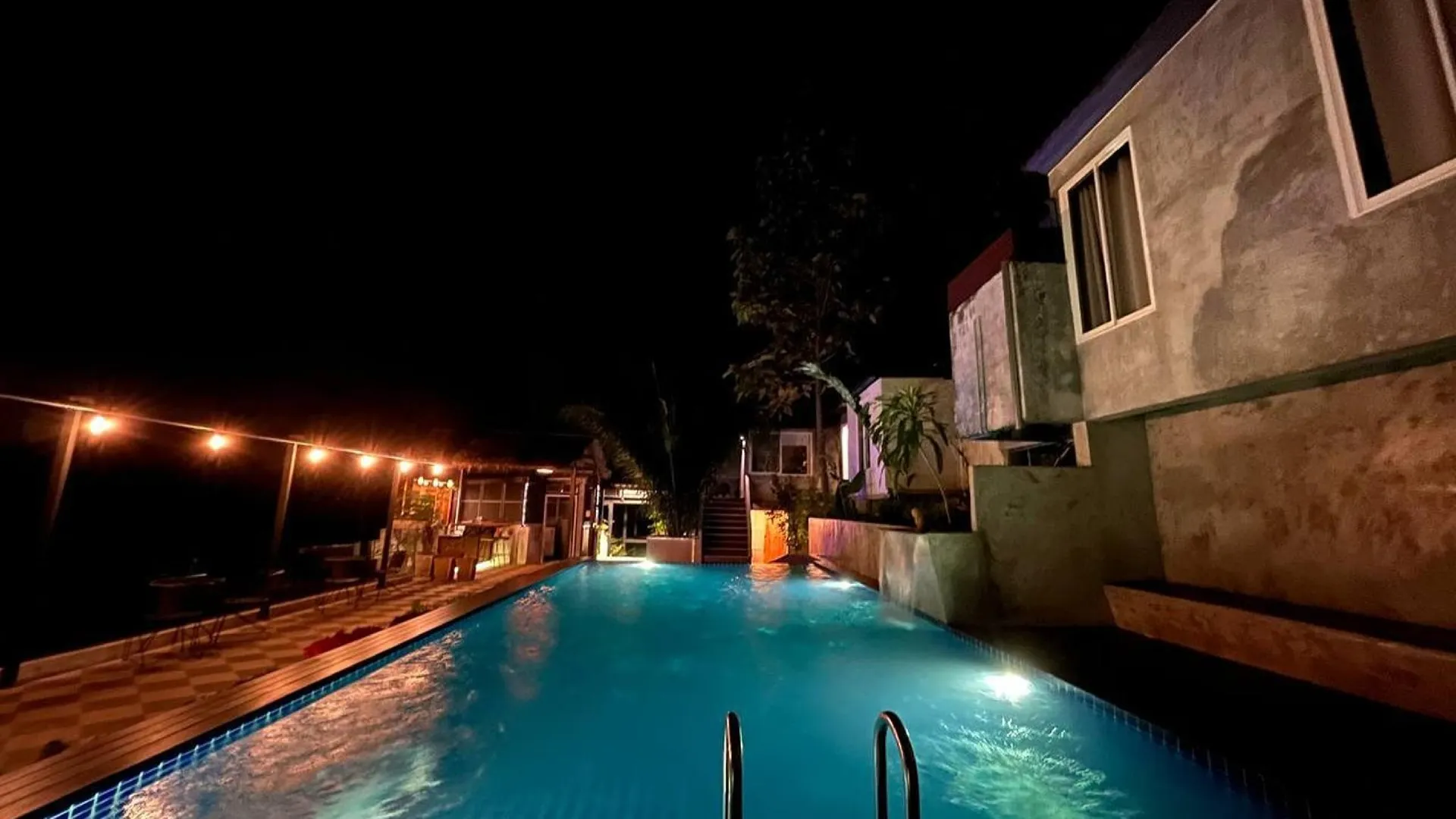 치앙라이 탄야 반 본 도이 4성급 호텔 로비