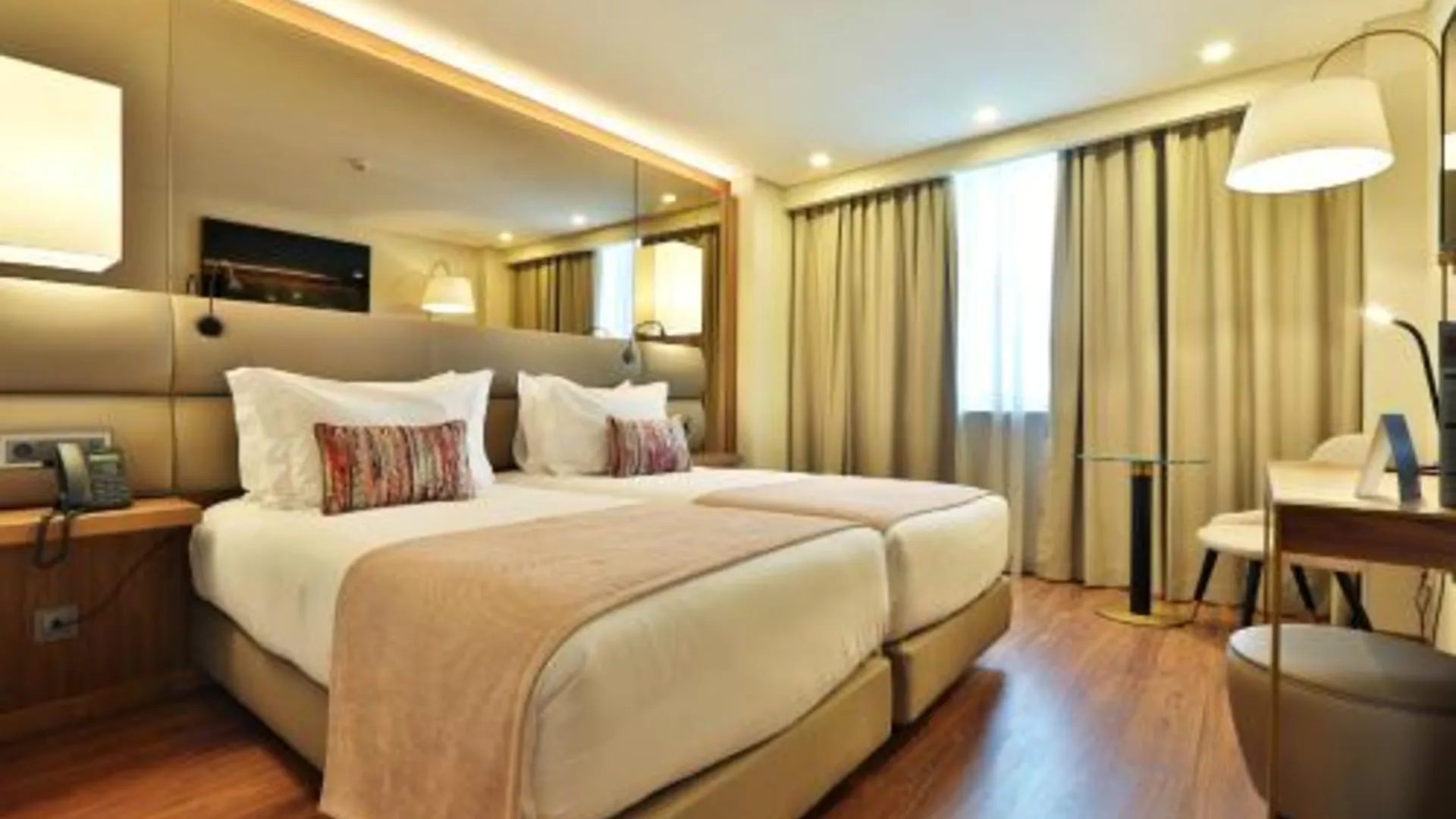 리스본 투림 이베리아 호텔 4성급 호텔 스위트룸