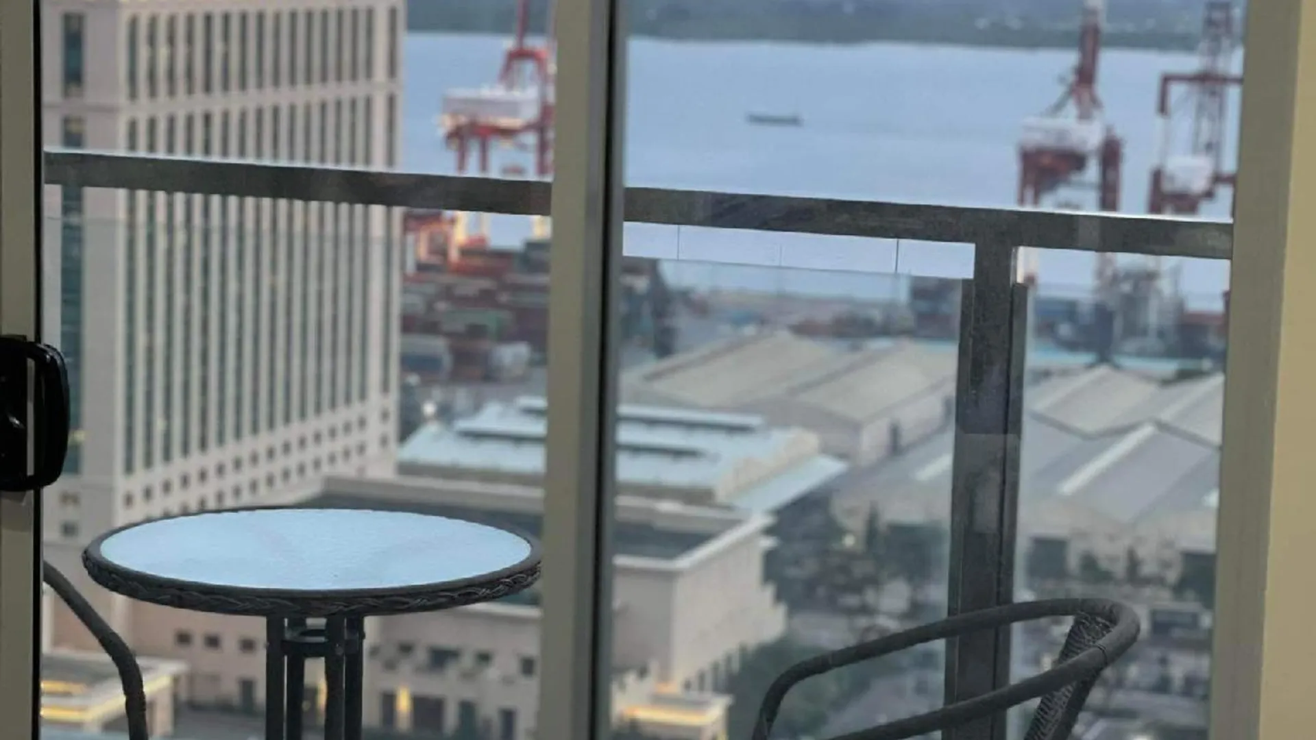 세부 씨뷰 발코니 아파트먼트, 선비다 타워 4성급 게스트하우스 객실