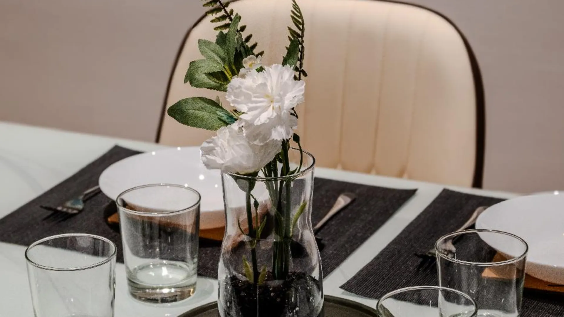 데사루 탄중 발라우의 프라이빗 하우스 (170m², 침실 4개, 프라이빗 욕실 3개) 3성급 싱글룸 레스토랑