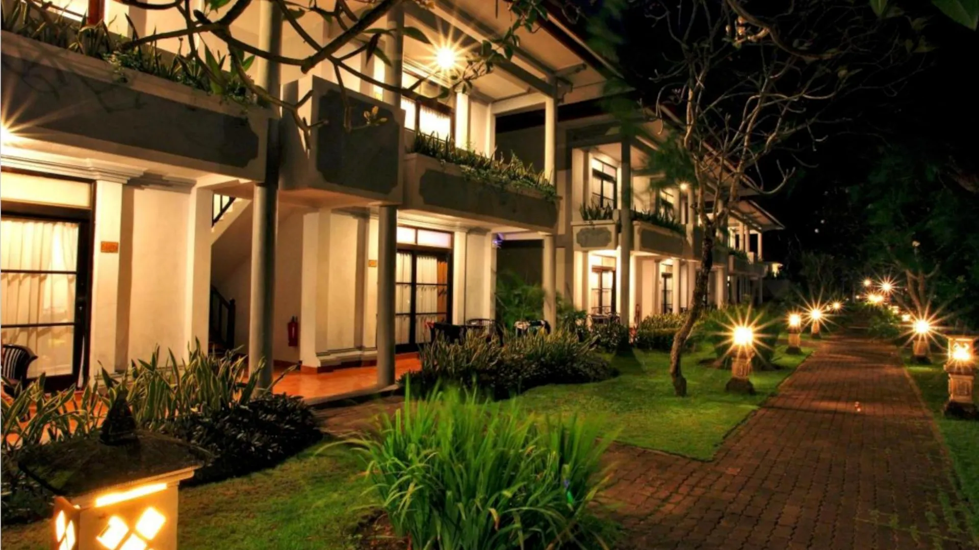 발리 푸리 사론 스미냑 호텔 앤 빌라 4성급 호텔 레스토랑