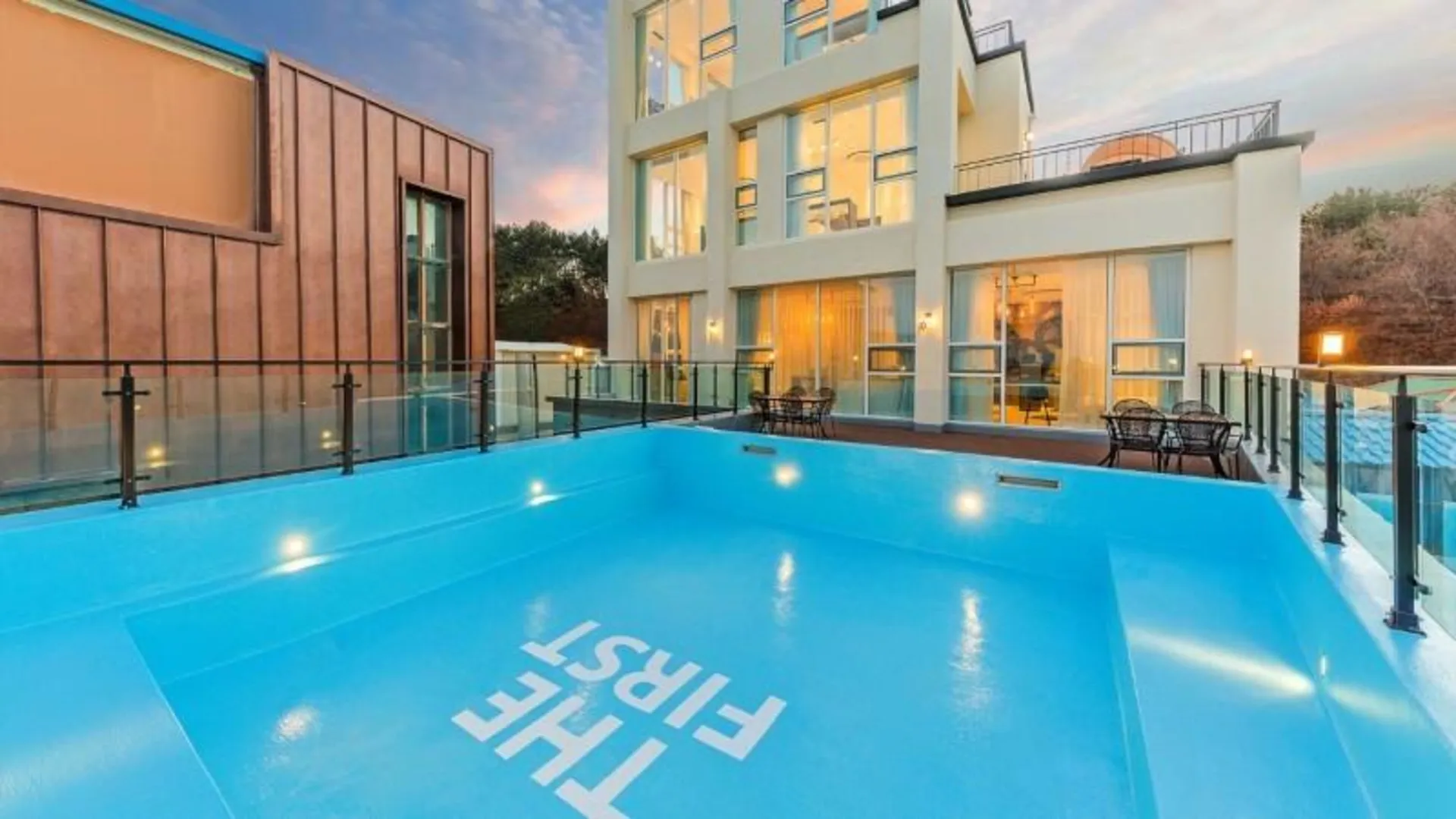 강릉 강릉 더퍼스트펜션 4성급 게스트하우스 수영장