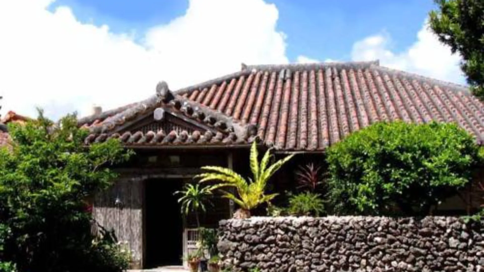 이시가키 민슈쿠 라쿠텐야 1성급 호텔 외관