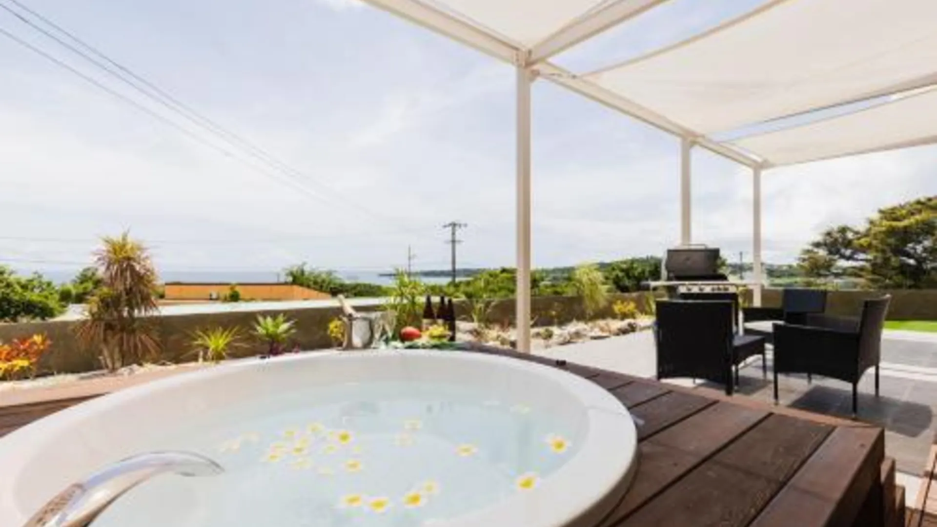 오키나와 본섬 모토부의 빌라 (120m², 침실 2개, 프라이빗 욕실 2개) 4성급 게스트하우스 외관