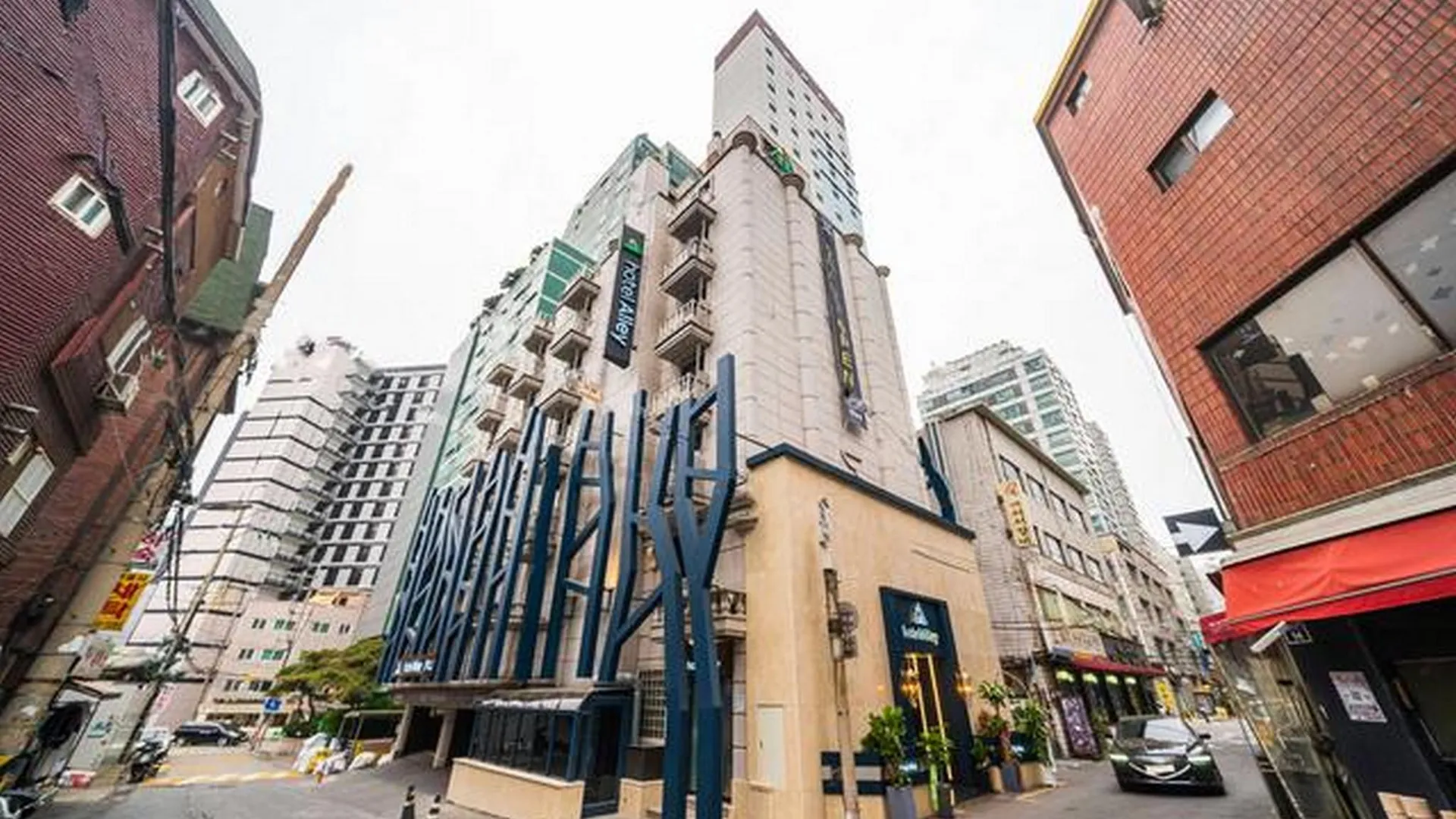 서울 신촌 앨리 1성급 호텔 외관