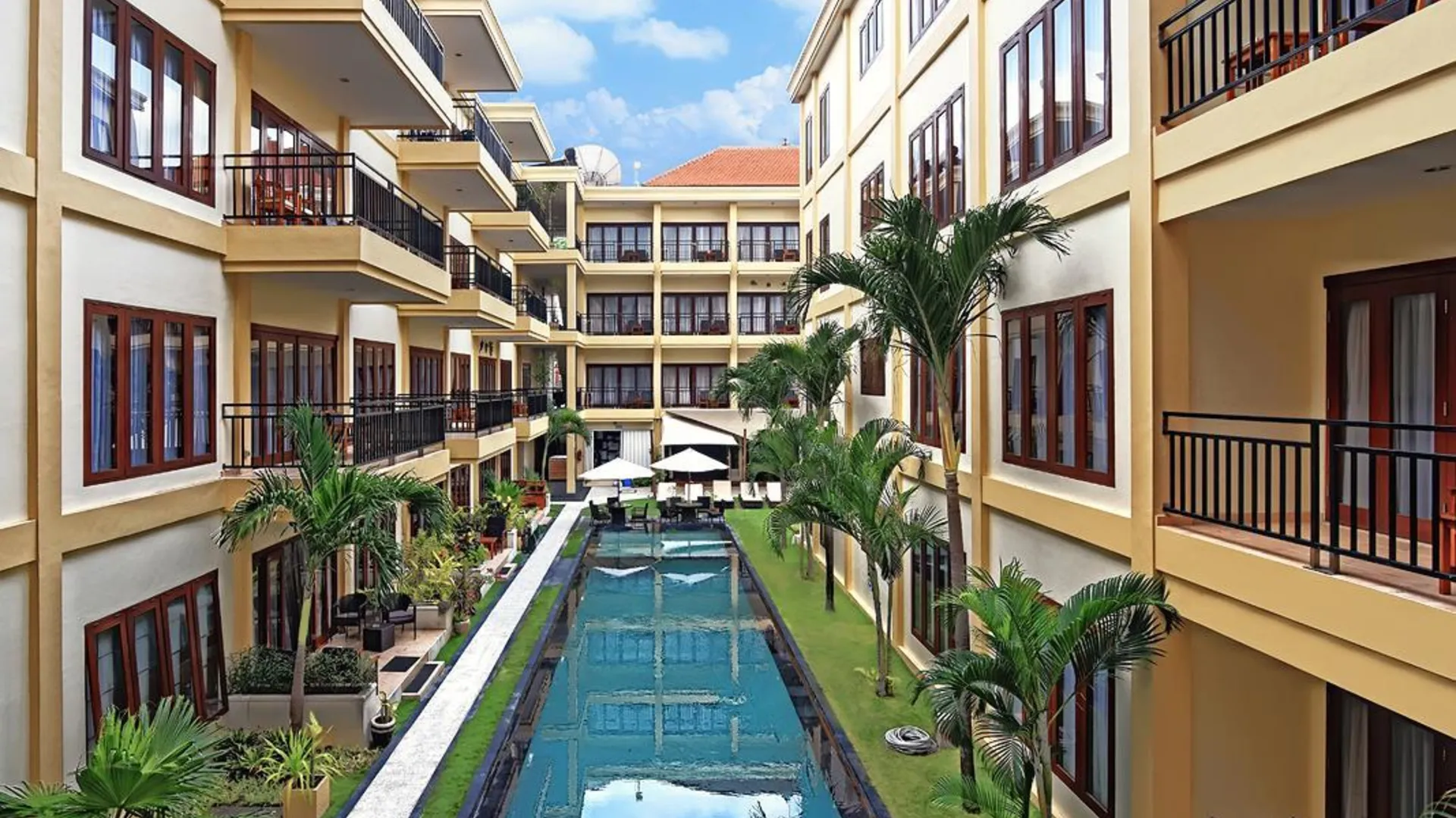 발리 쿠타 타운하우스 아파트먼트 5성급 게스트하우스 레스토랑