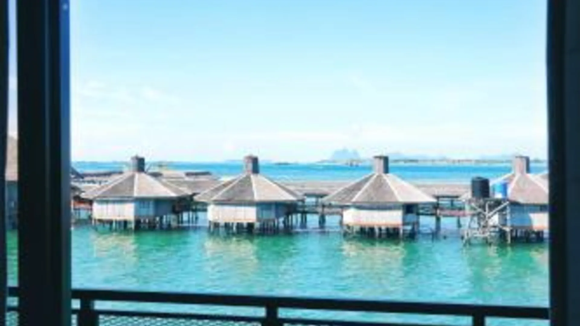 셈포르나 큐브 베드 스테이션 호스텔 호텔 로비