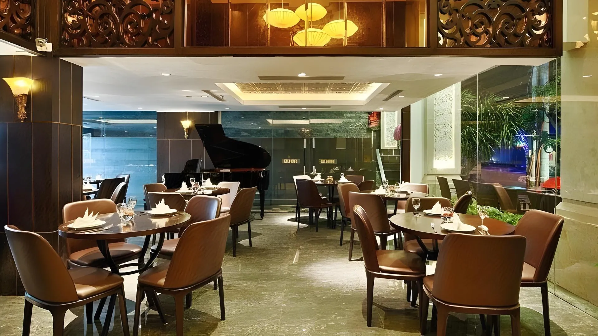 다낭 팔라쪼 럭셔리 호텔 앤 비스트로 - 센트럴 미케비치 워킹스트리트 4성급 호텔 레스토랑
