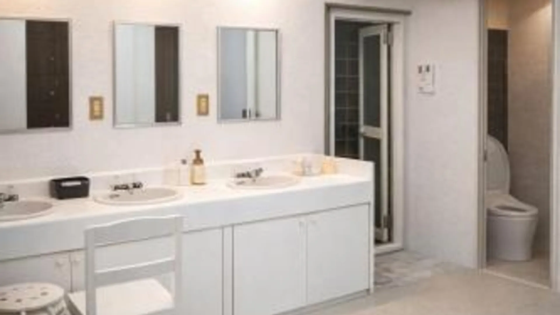 오사카 心斎橋難波関空直通Sakurabarsh Ryokan Ambers Hostel 호텔 수영장