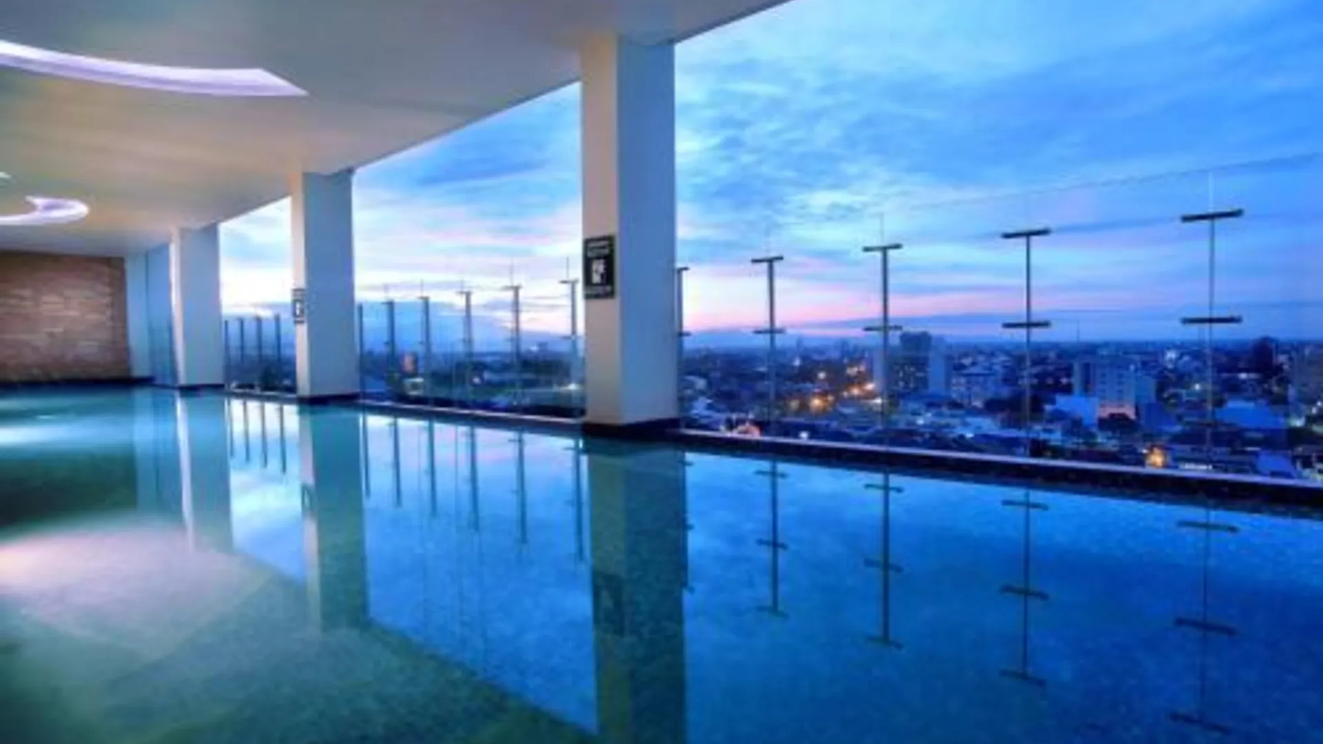 마카사르 애스톤 마카사르 호텔 앤 컨벤션 센터 4성급 호텔 수영장