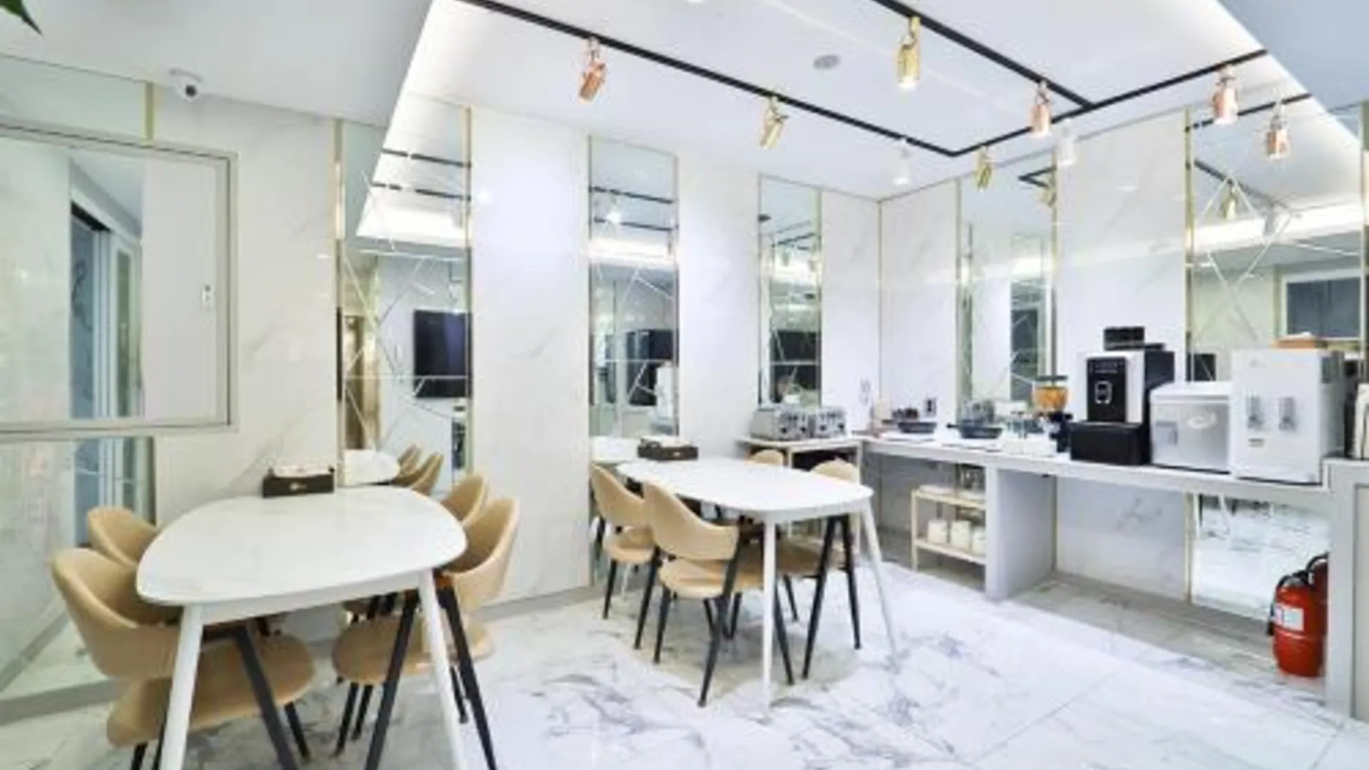 부산 YTT 호텔 서면 2성급 호텔 수영장