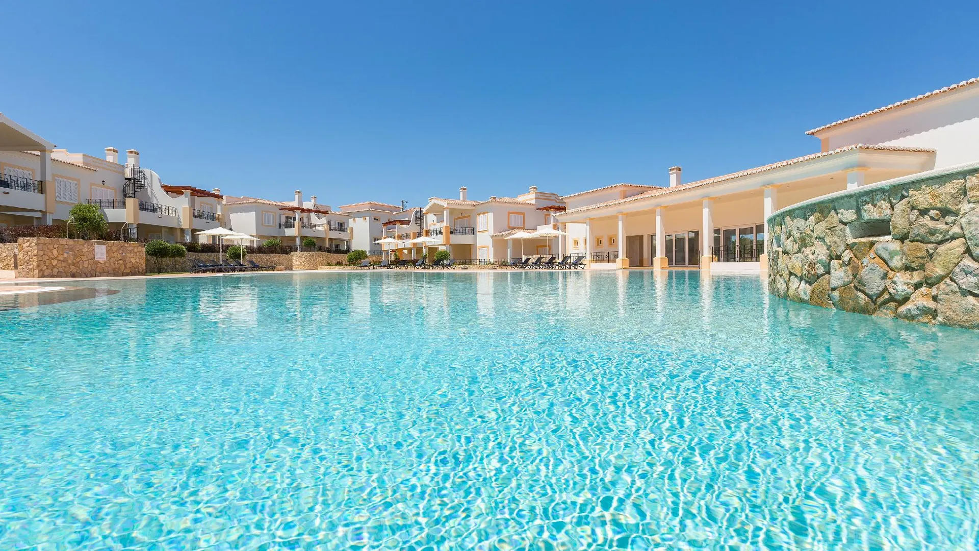 부덴스 NAU Salema Beach Village 4성급 호텔 로비