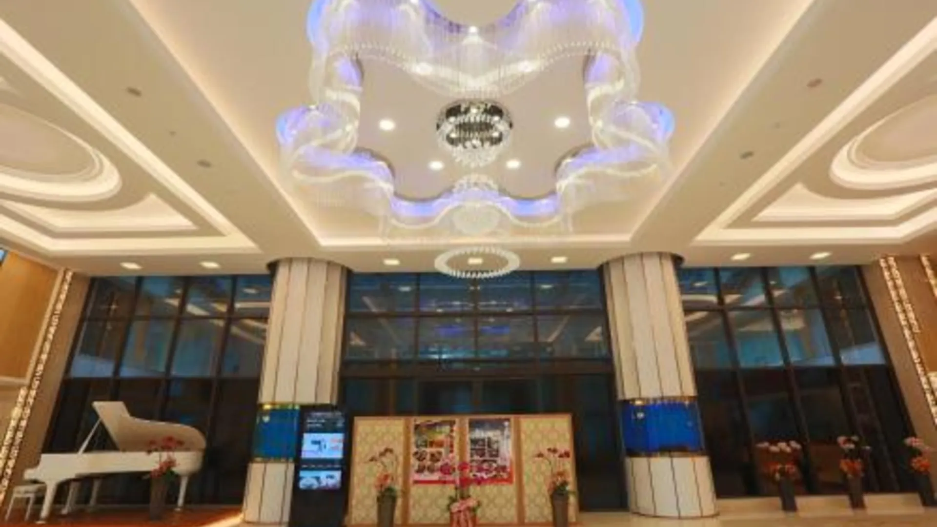 타이베이 해피니스 인 신좡 4성급 호텔 로비