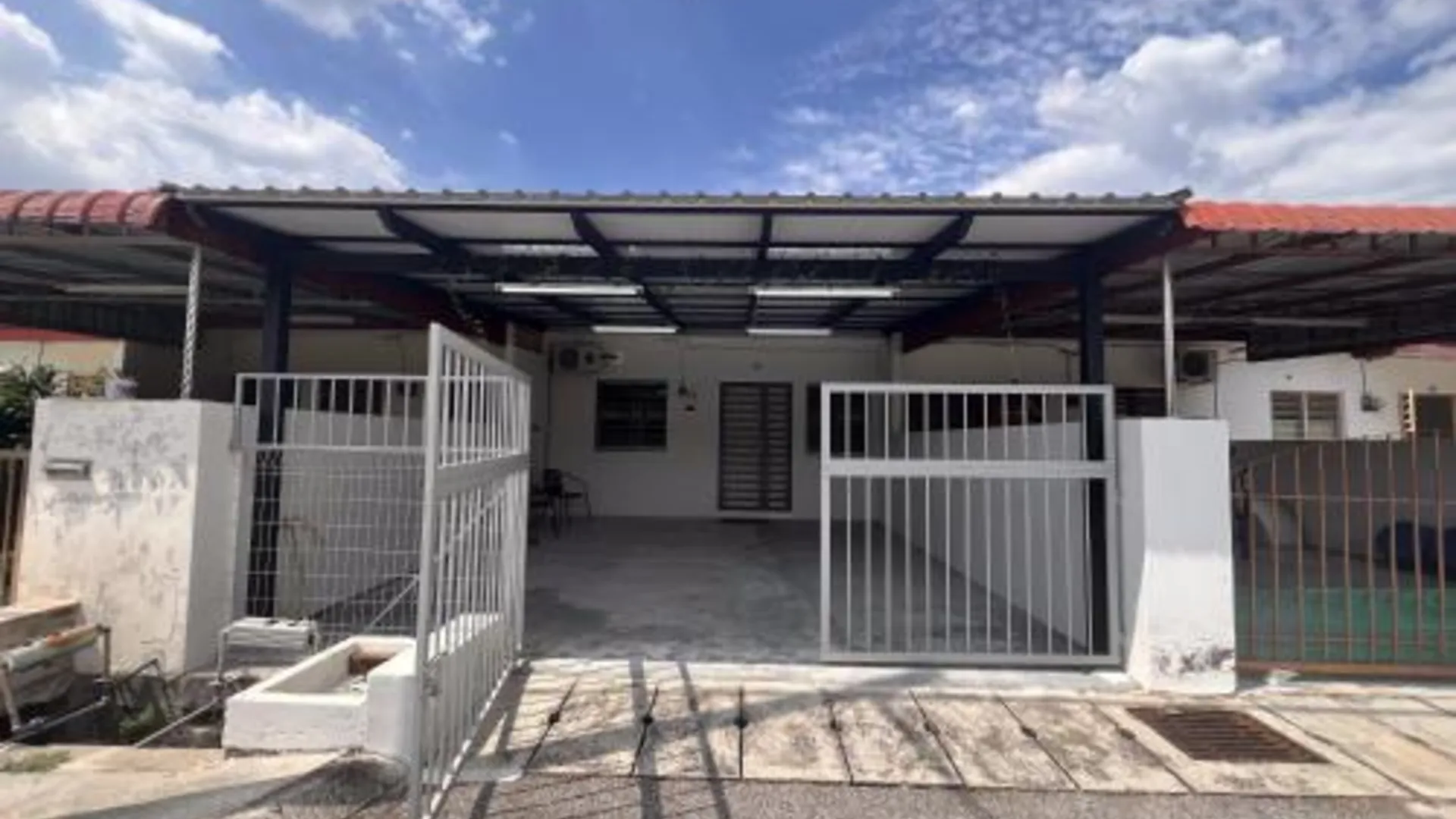 이포 캄풍 자와의 프라이빗 하우스 (m², 침실 3개, 프라이빗 욕실 1개) 2성급 게스트하우스 레스토랑