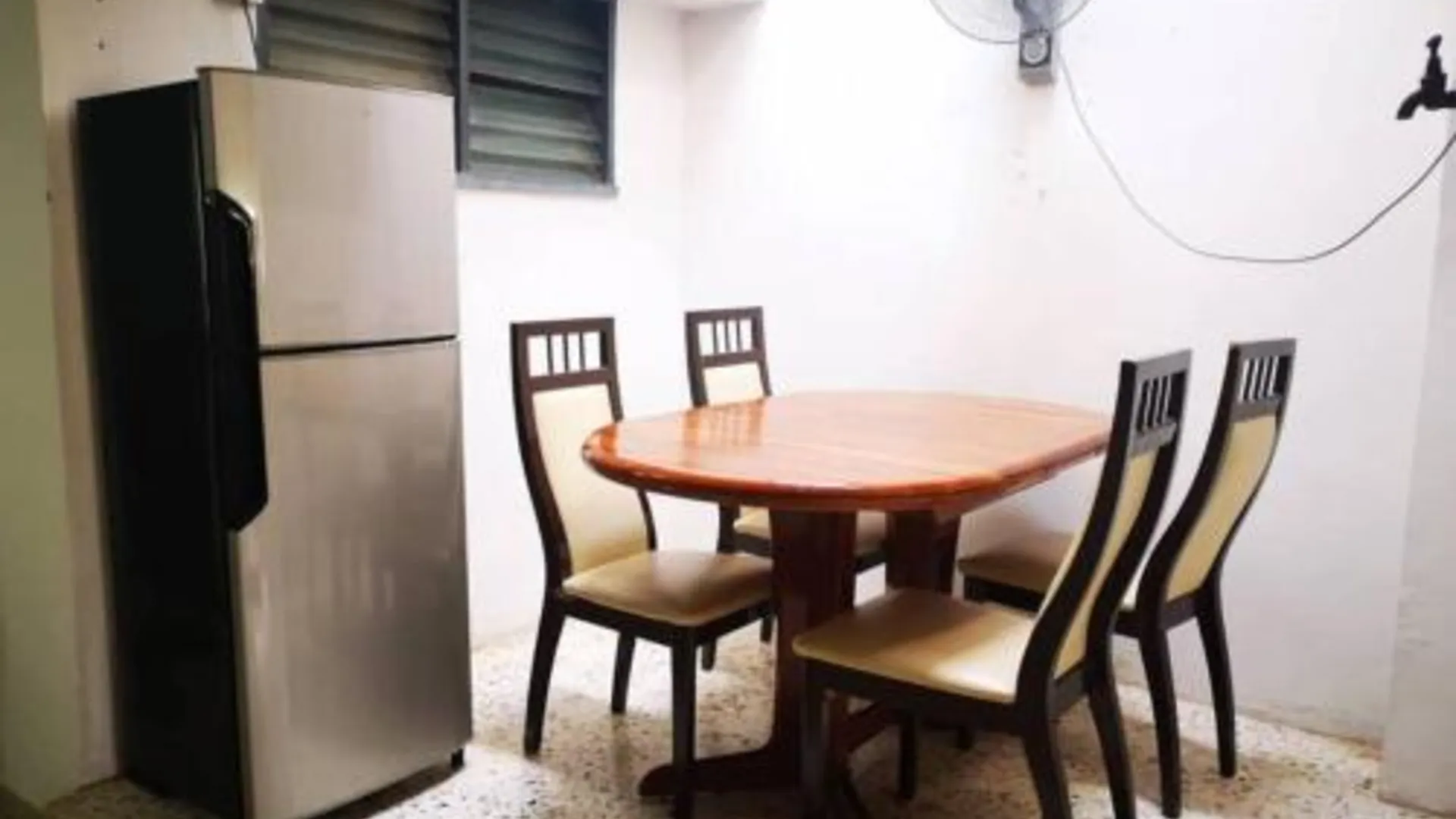 알로스타 / 알로르세타르 알러 세타 시티 센터의 프라이빗 하우스 (80m², 침실 3개, 프라이빗 욕실 2개) 2성급 게스트하우스 로비