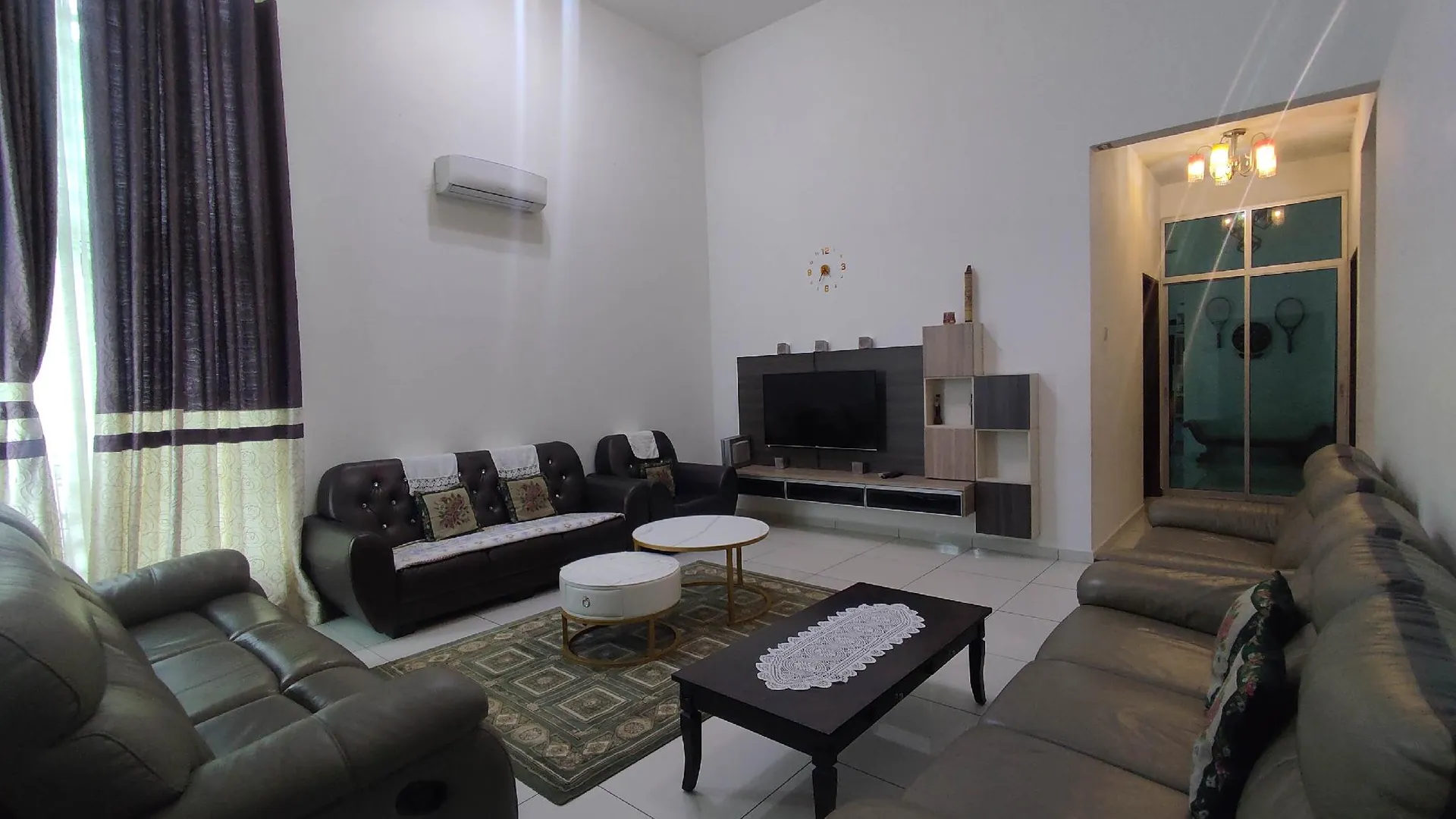 말라카 멜라카텡가의 프라이빗 하우스 (1400m², 침실 4개, 프라이빗 욕실 2개) 3성급 싱글룸 로비