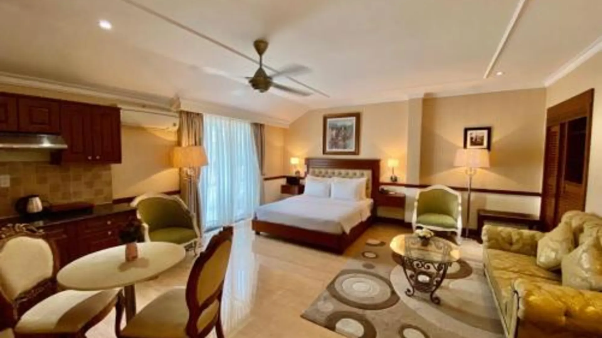 호치민 센트럴 호텔 앤 레지던스 2성급 호텔 스위트룸