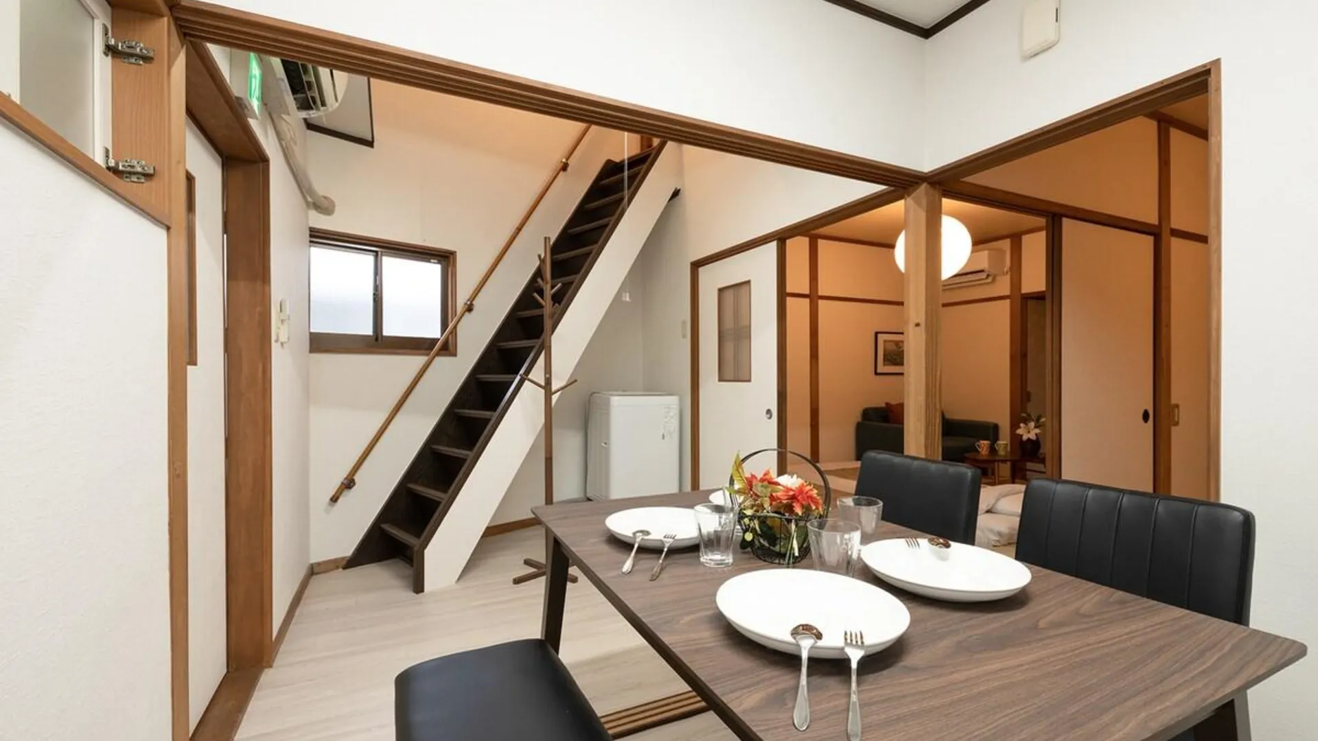 교토 기온의 프라이빗 하우스 (55m², 침실 3개, 프라이빗 욕실 1개) 4성급 게스트하우스 로비