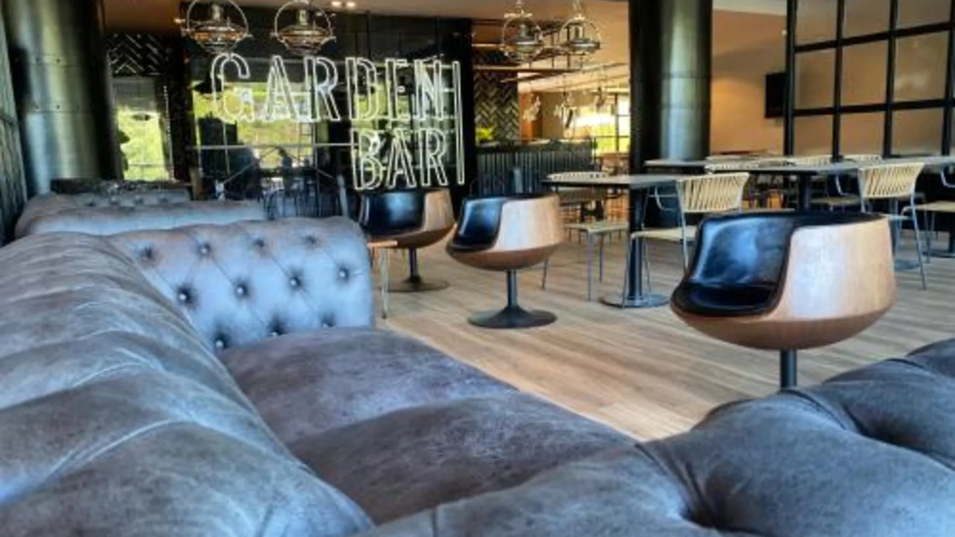 투쿠만 Garden Park Hotel 4성급 호텔 레스토랑