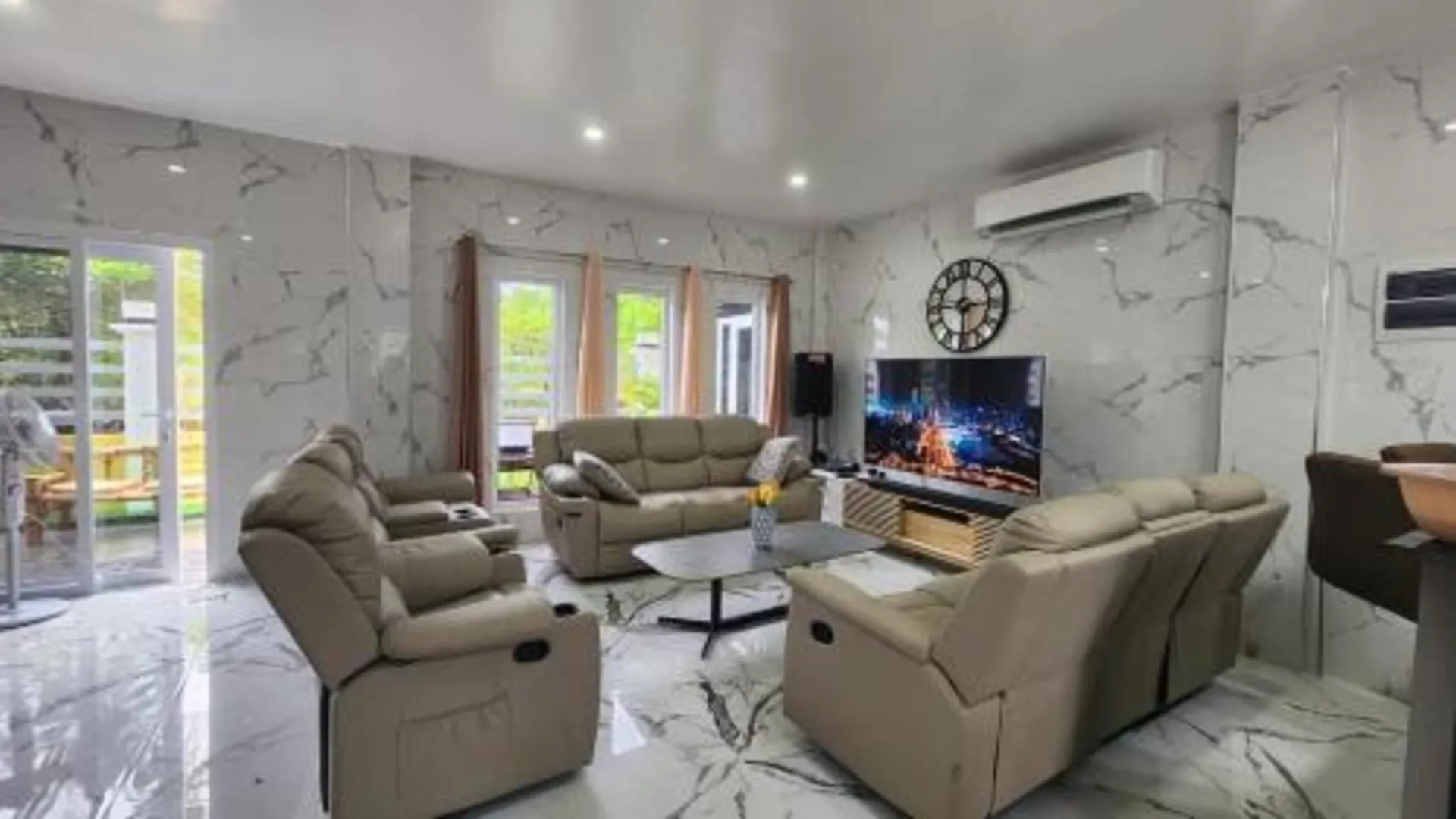 세부 Stargazers Luxury Condo Complex apartments 4성급 호텔 전망