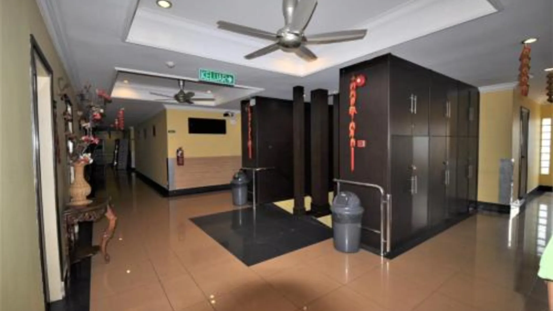 셈포르나 시파단 인 1 3성급 호텔 로비