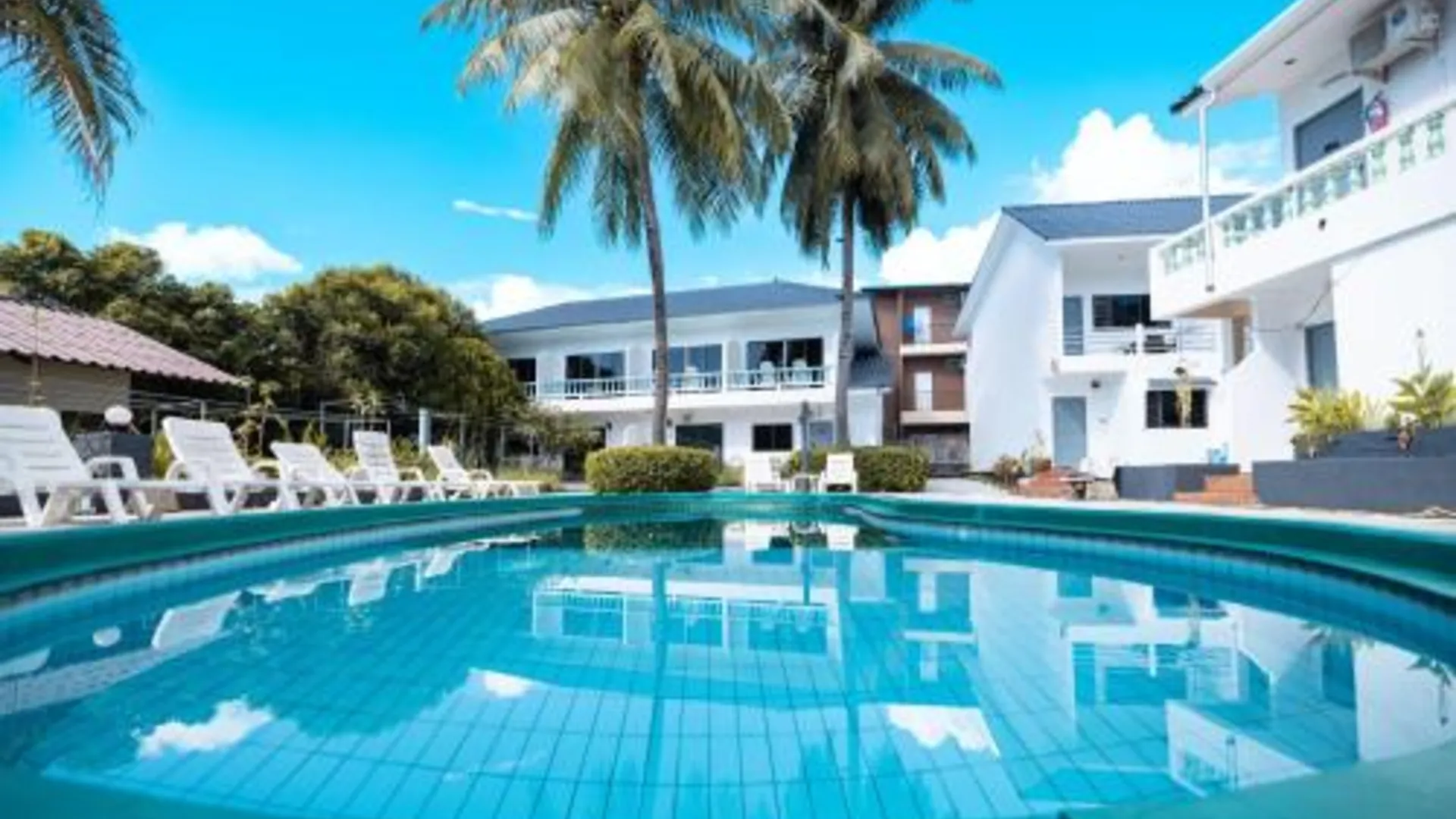 푸켓 The coconut nanai resort 3성급 호텔 외관