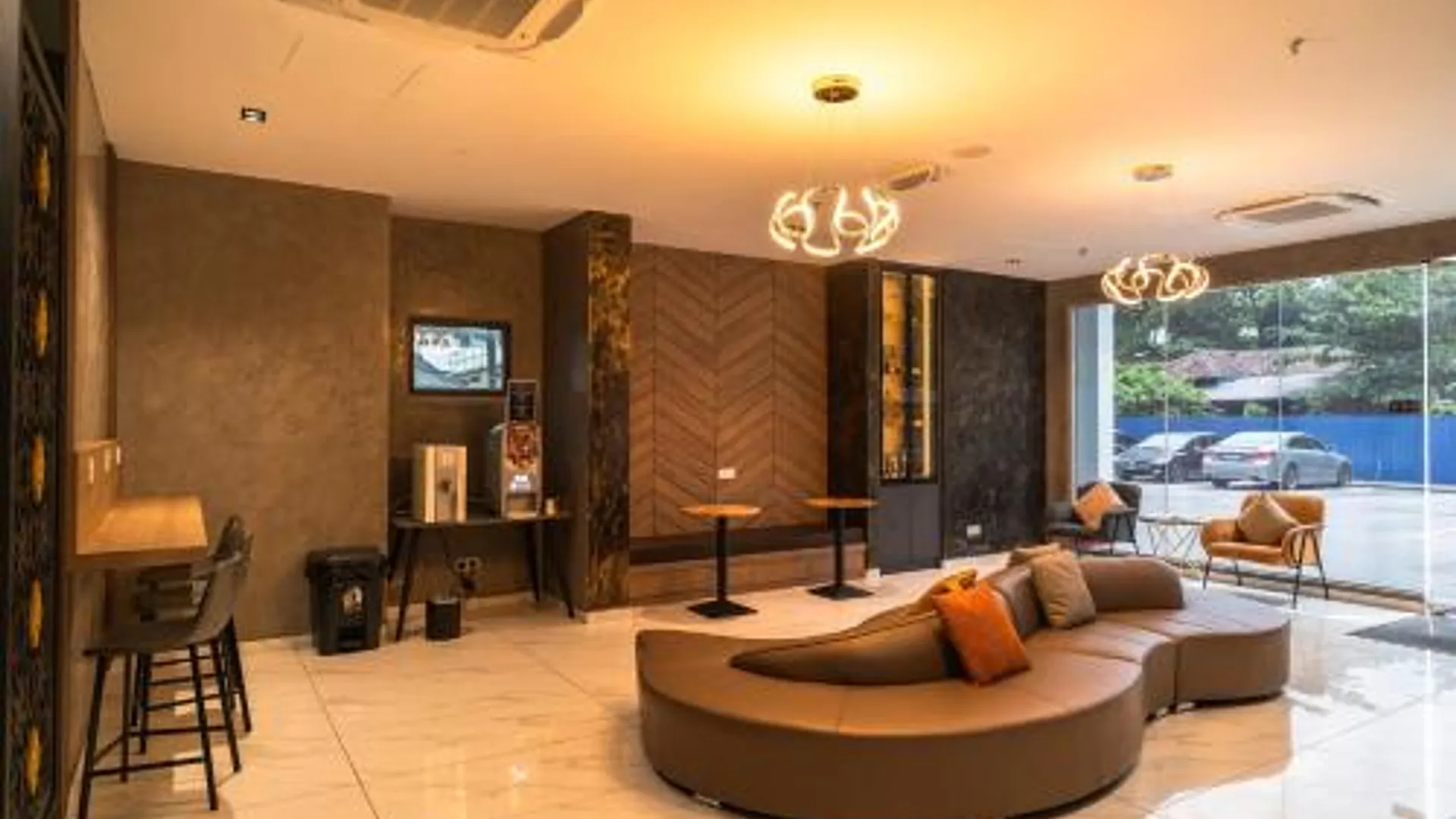 쿠알라테렝가누 DJ 시티 플라자 호텔 앤 스위트 호텔 외관