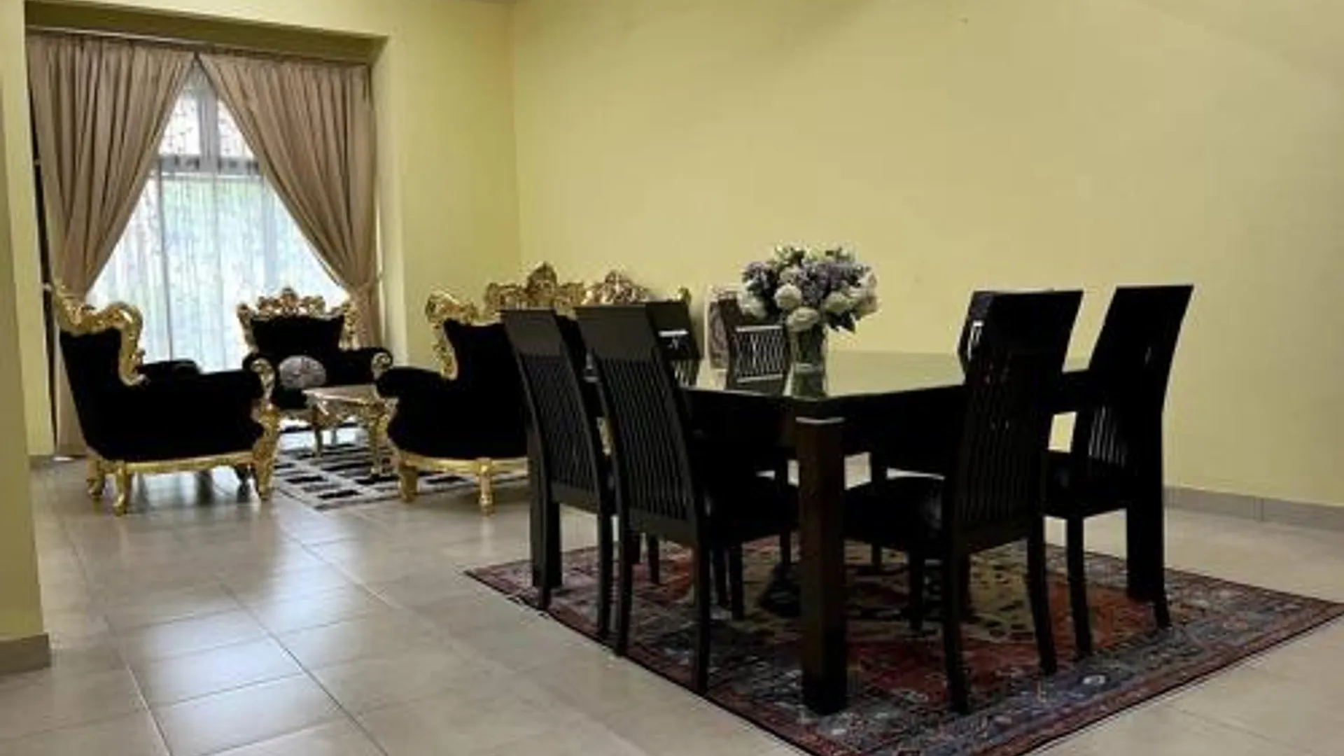 샤알람 부킷 젤루통의 프라이빗 하우스 (2700m², 침실 4개, 프라이빗 욕실 4개) 3성급 게스트하우스 외관